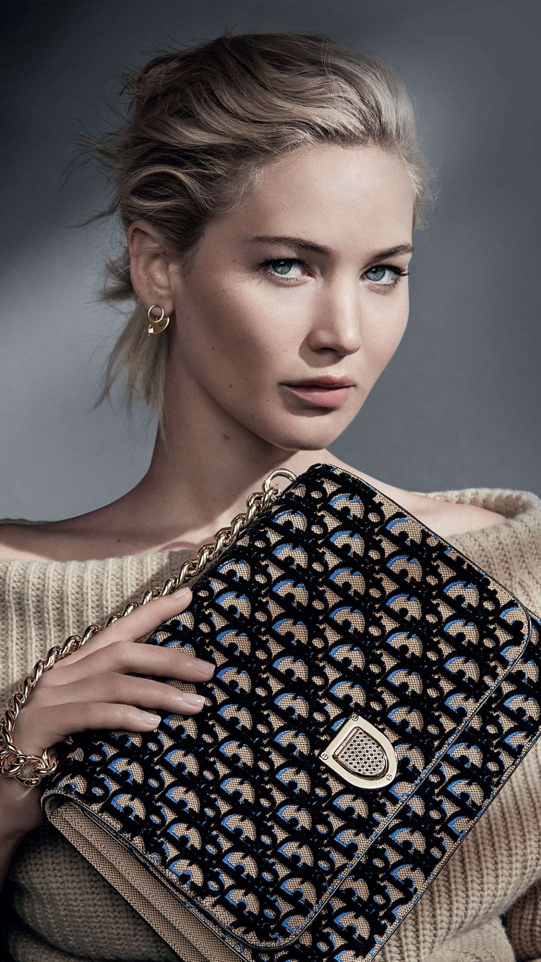 Download mobile wallpaper Bag, Blonde, Blue Eyes, American, Celebrity, Actress, Jennifer Lawrence for free.