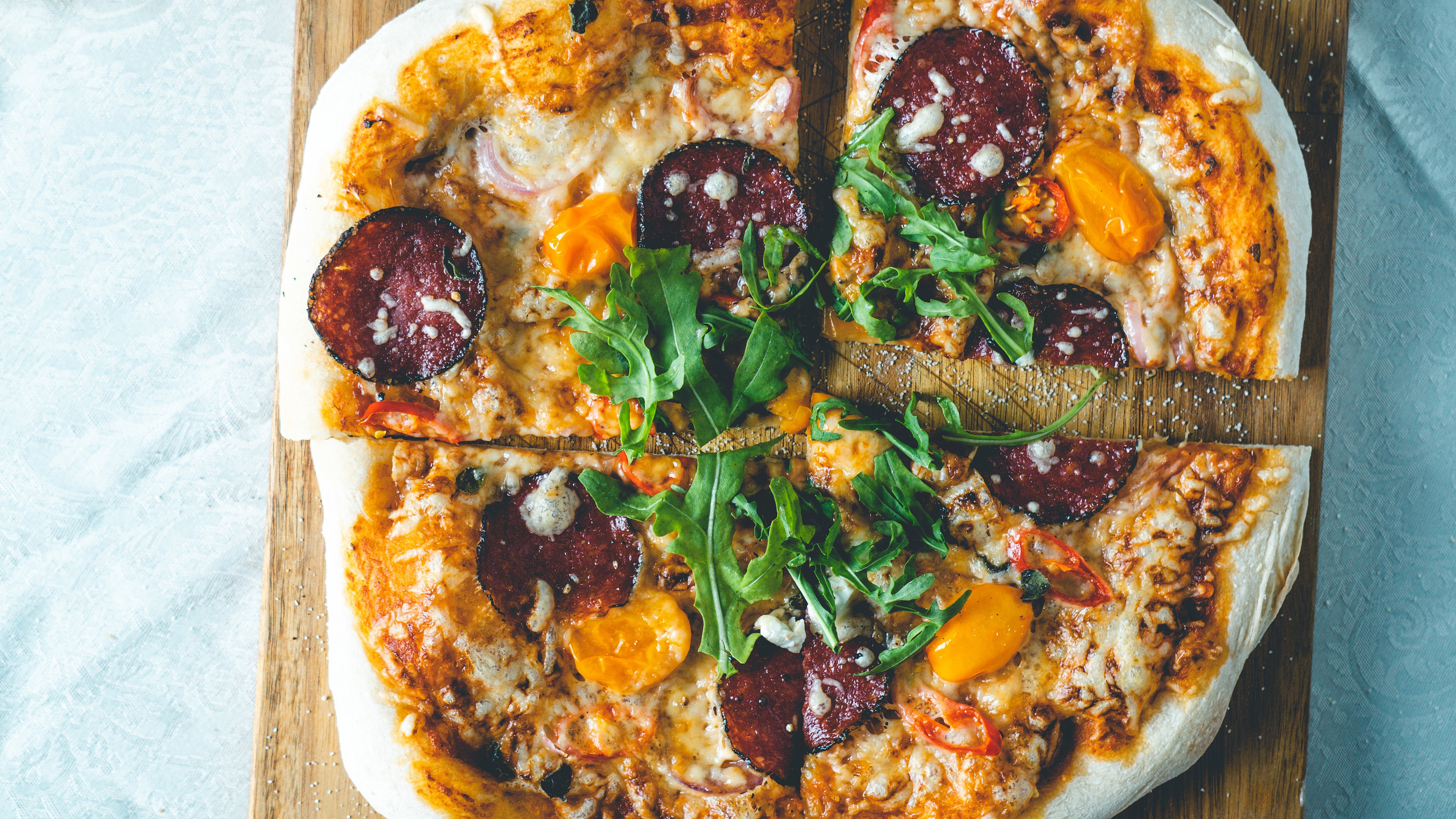 Laden Sie das Gemüse, Pizza, Würstchen, Käse, Nahrungsmittel-Bild kostenlos auf Ihren PC-Desktop herunter