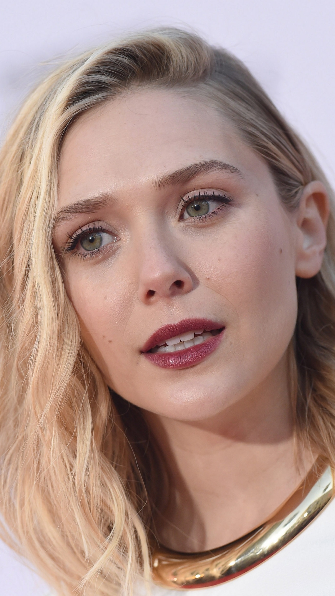 Descarga gratuita de fondo de pantalla para móvil de Rubio, Cara, Ojos Verdes, Americano, Celebridades, Actriz, Rubia, Lápiz Labial, Elizabeth Olsen.