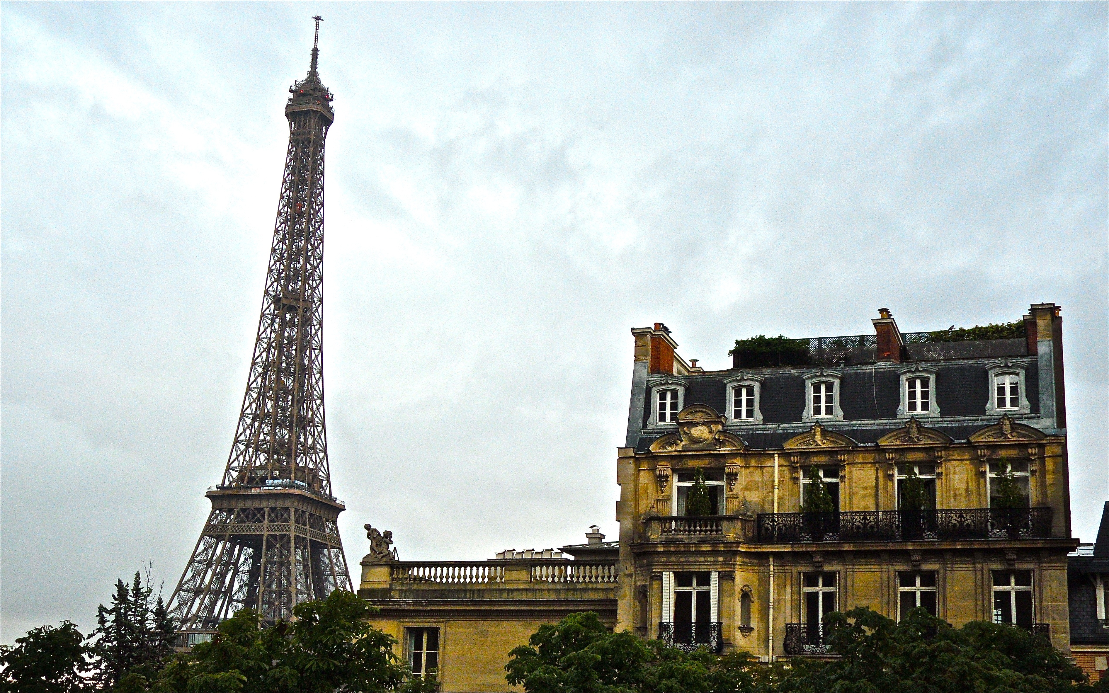 Download mobile wallpaper Monuments, House, Man Made, Eiffel Tower, Paris for free.