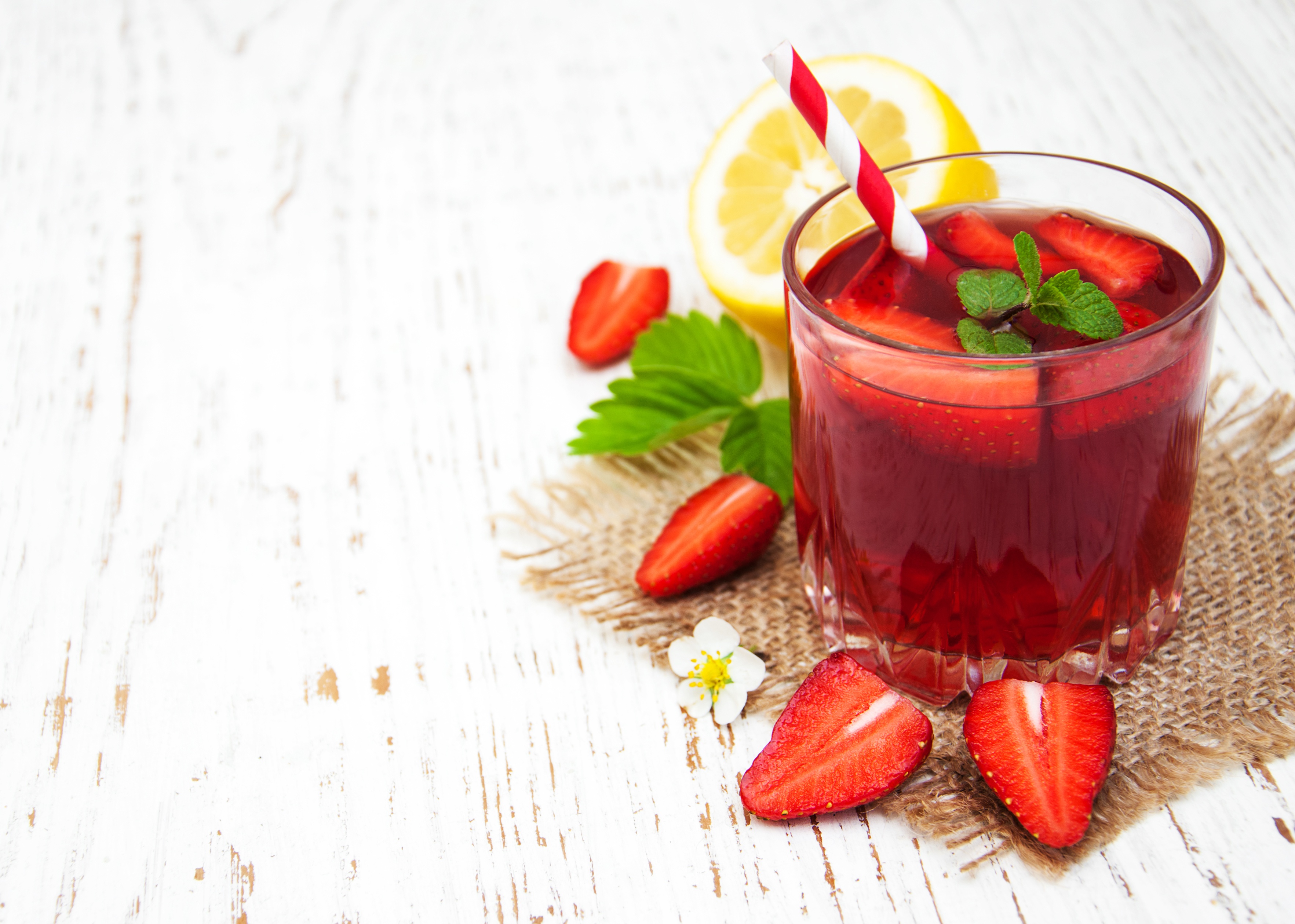 Laden Sie das Erdbeere, Glas, Frucht, Nahrungsmittel, Getränk-Bild kostenlos auf Ihren PC-Desktop herunter