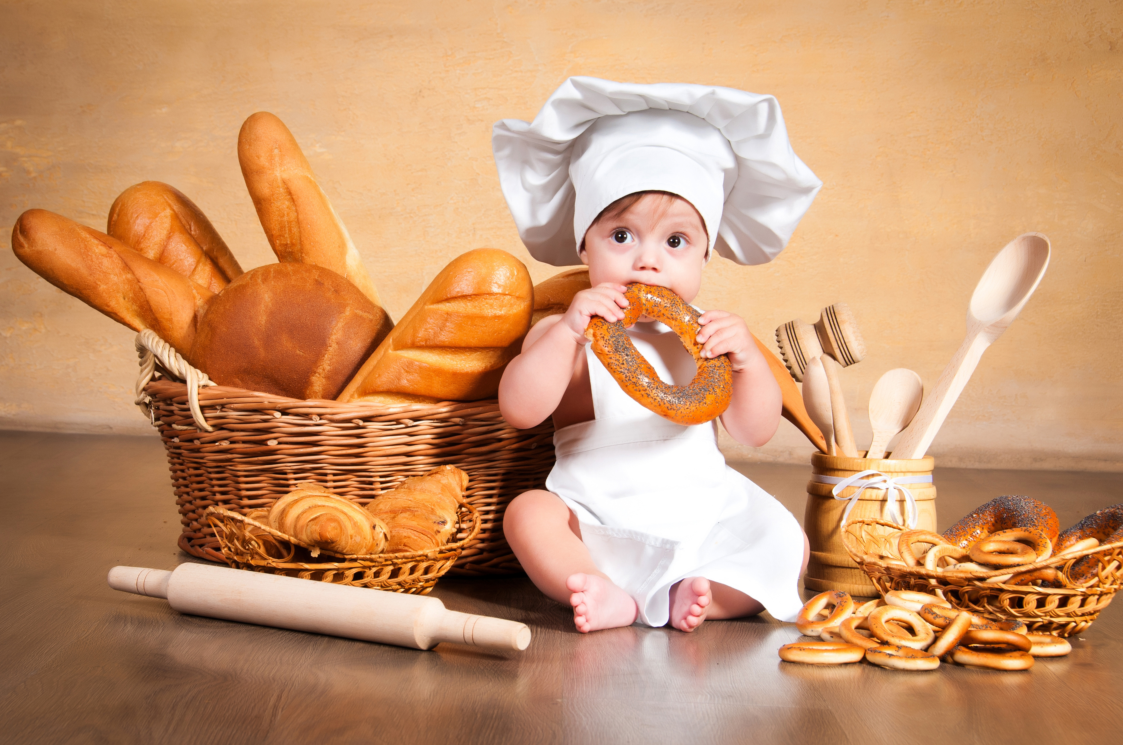 Laden Sie das Kind, Backen, Brot, Fotografie, Croissant, Baby, Koch-Bild kostenlos auf Ihren PC-Desktop herunter