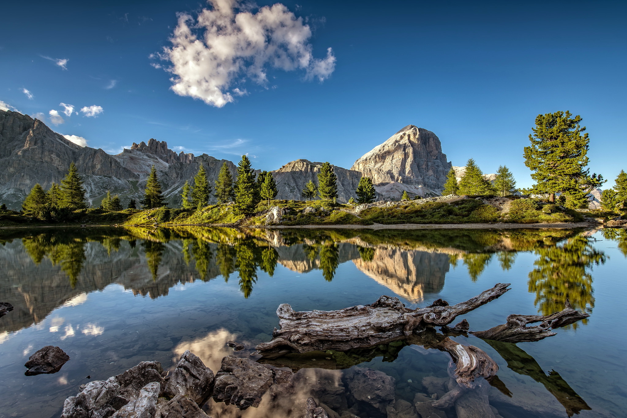 Descarga gratis la imagen Naturaleza, Montaña, Lago, Árbol, Tierra/naturaleza, Reflejo en el escritorio de tu PC