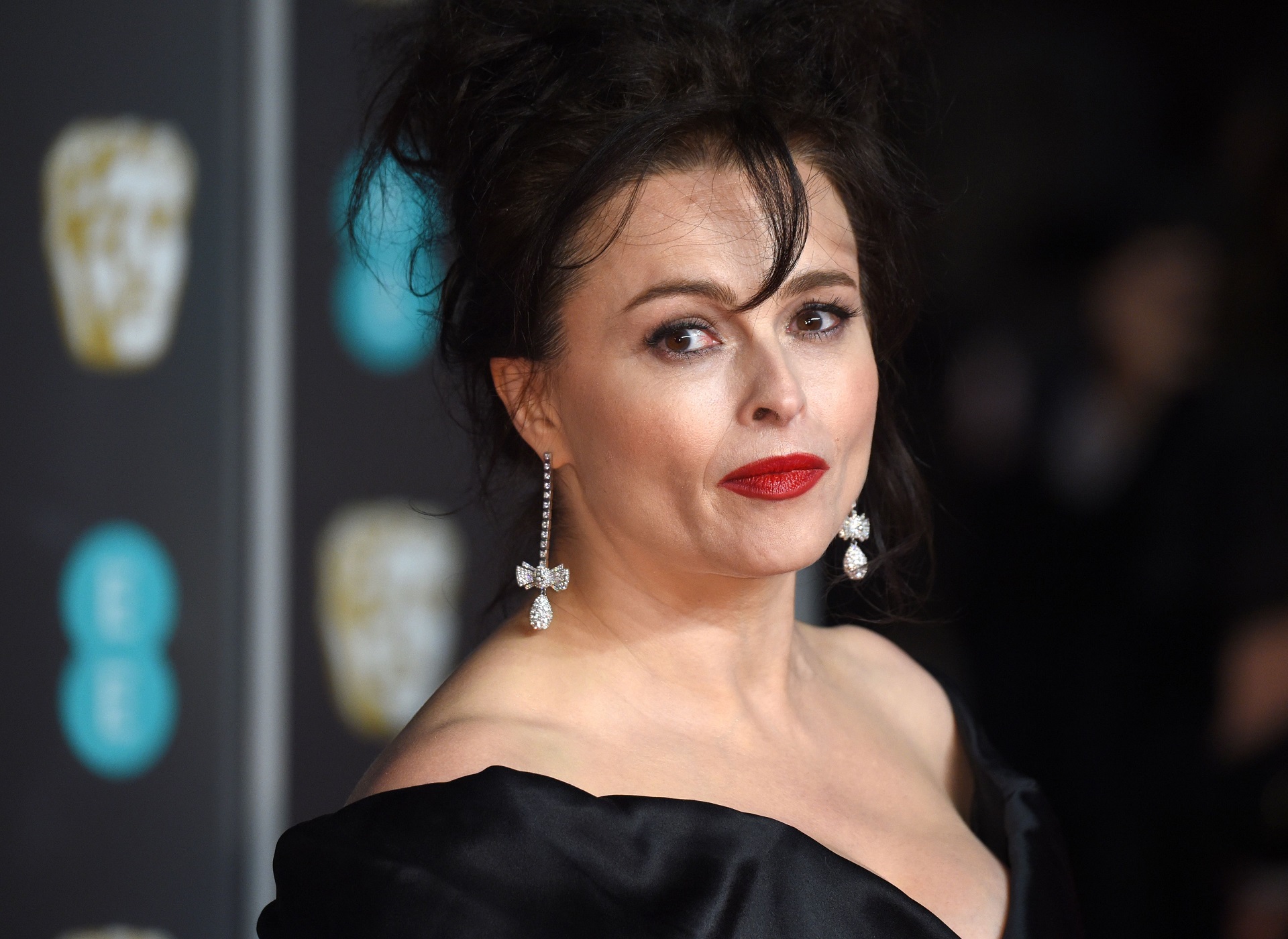 Download mobile wallpaper Celebrity, Black Hair, Actress, Lipstick, Helena Bonham Carter for free.
