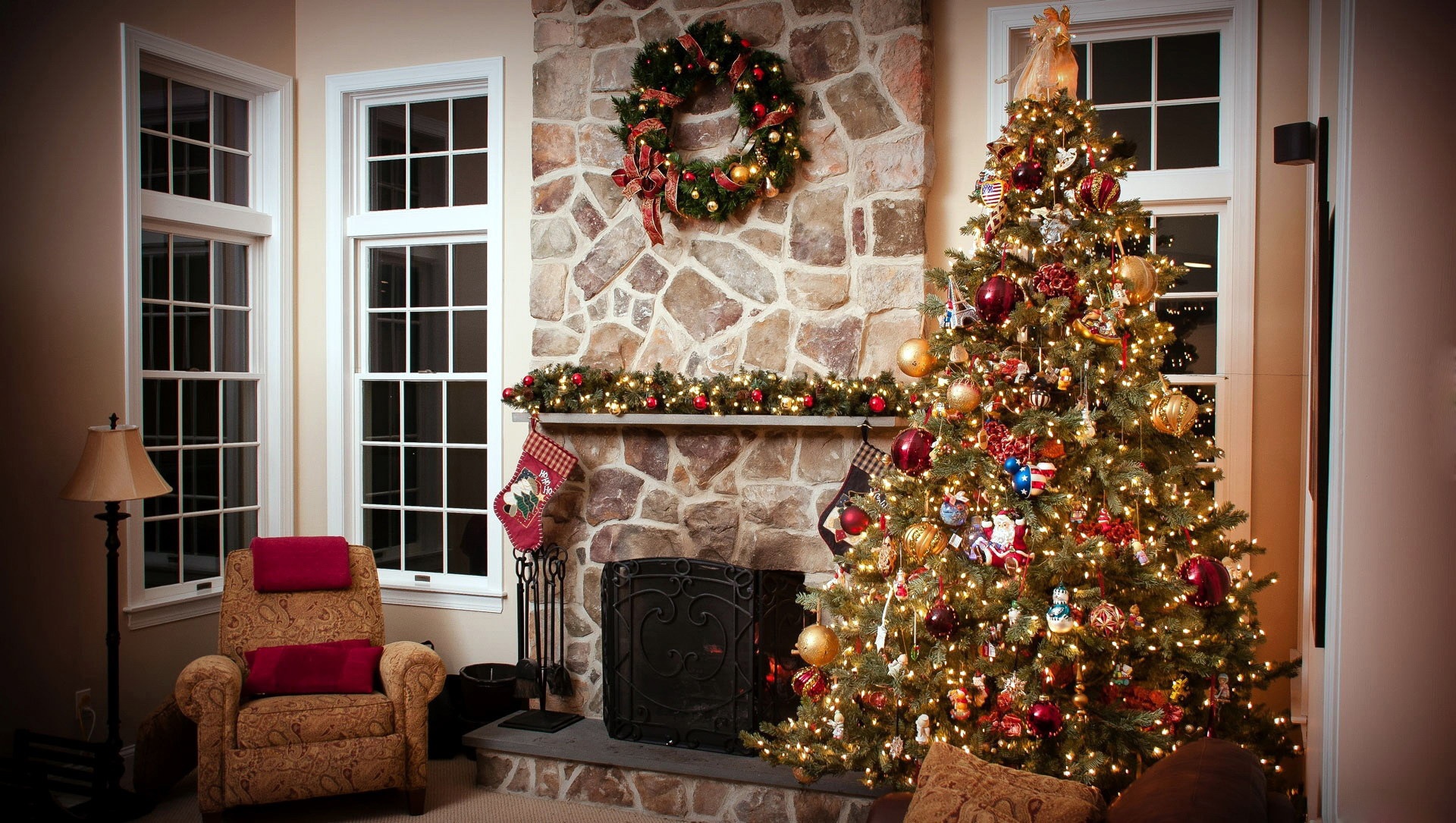 Baixar papel de parede para celular de Natal, Árvore De Natal, Lareira, Enfeites De Natal, Feriados gratuito.