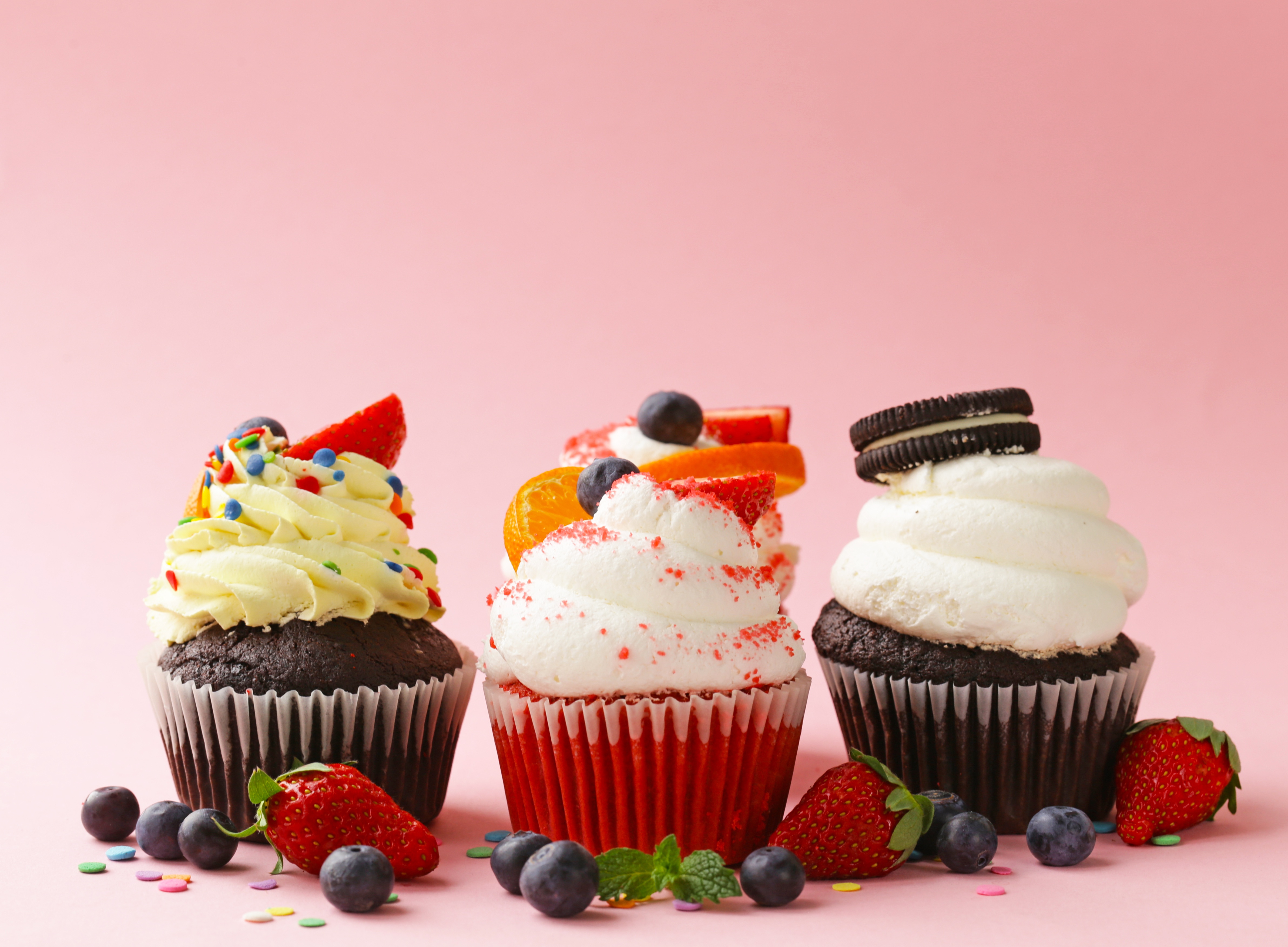 Free download wallpaper Food, Strawberry, Blueberry, Berry, Fruit, Cupcake on your PC desktop