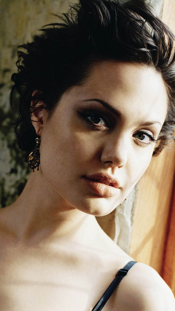 Download mobile wallpaper Angelina Jolie, Celebrity for free.