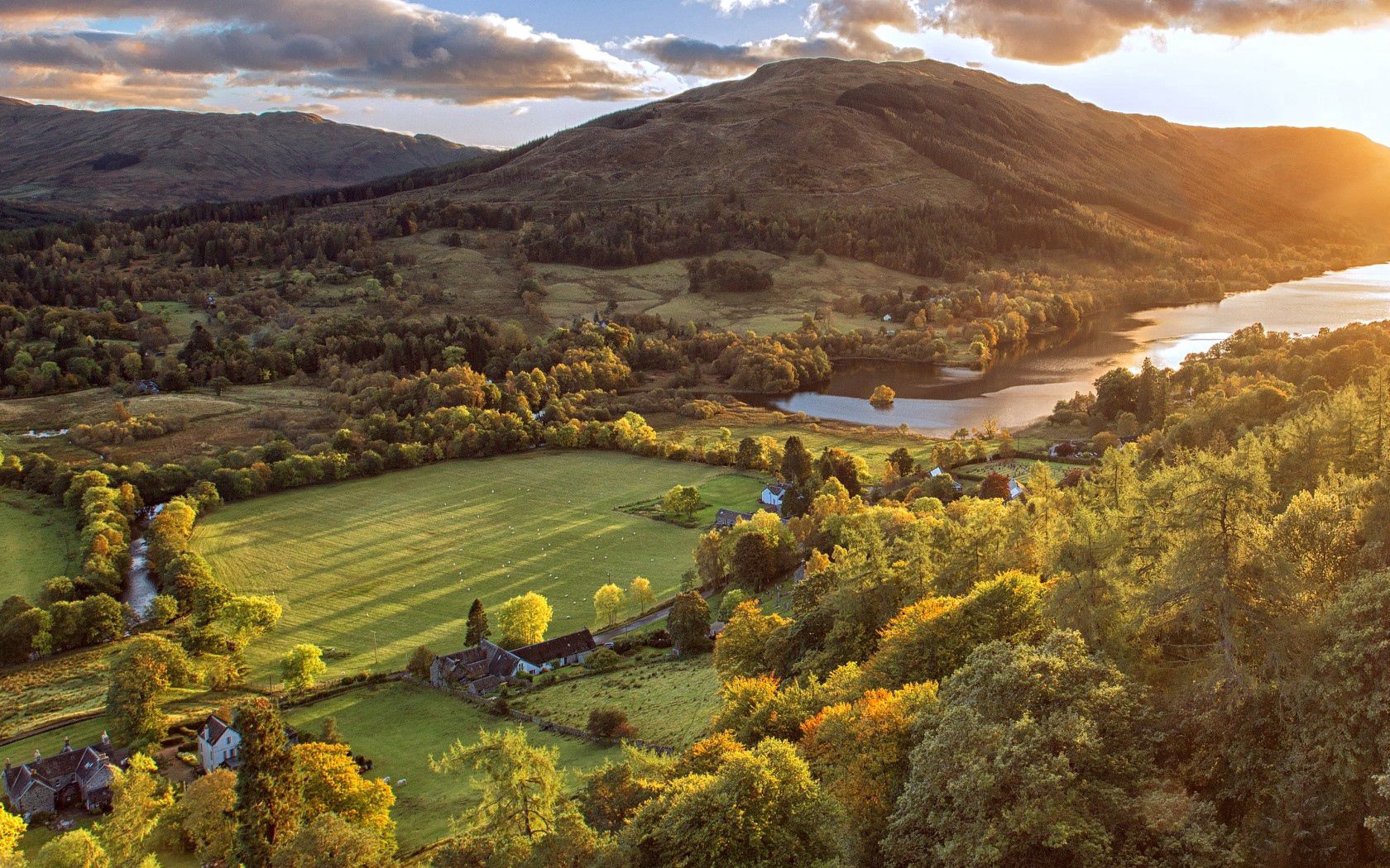 150335 скачать картинку шотландия, поле, горы, река, вид сверху, природа, деревья - обои и заставки бесплатно