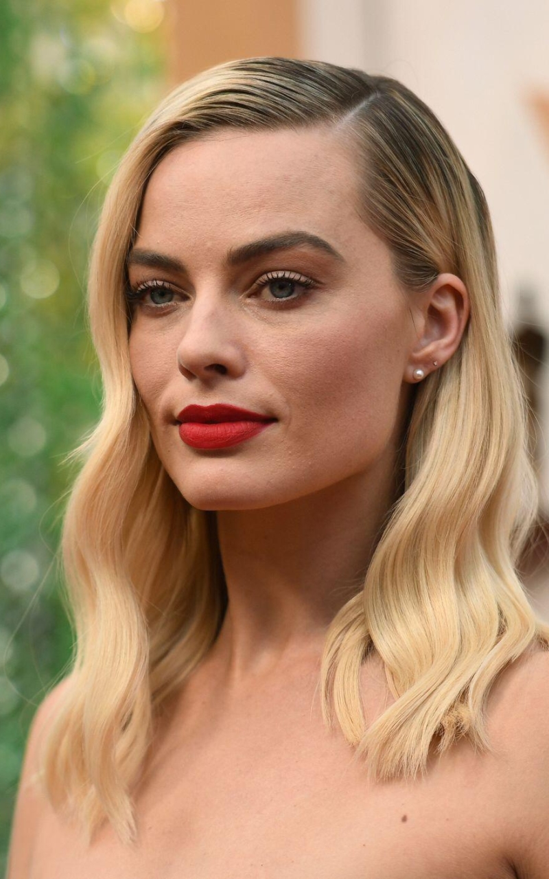 Download mobile wallpaper Hair, Blonde, Makeup, Celebrity, Actress, Margot Robbie for free.