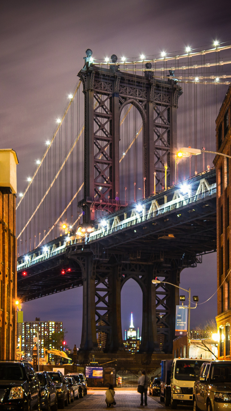 Скачать картинку Мосты, Ночь, Мост, Здание, Нью Йорк, Манхэттенский Мост, Строительство, Сделано Человеком в телефон бесплатно.