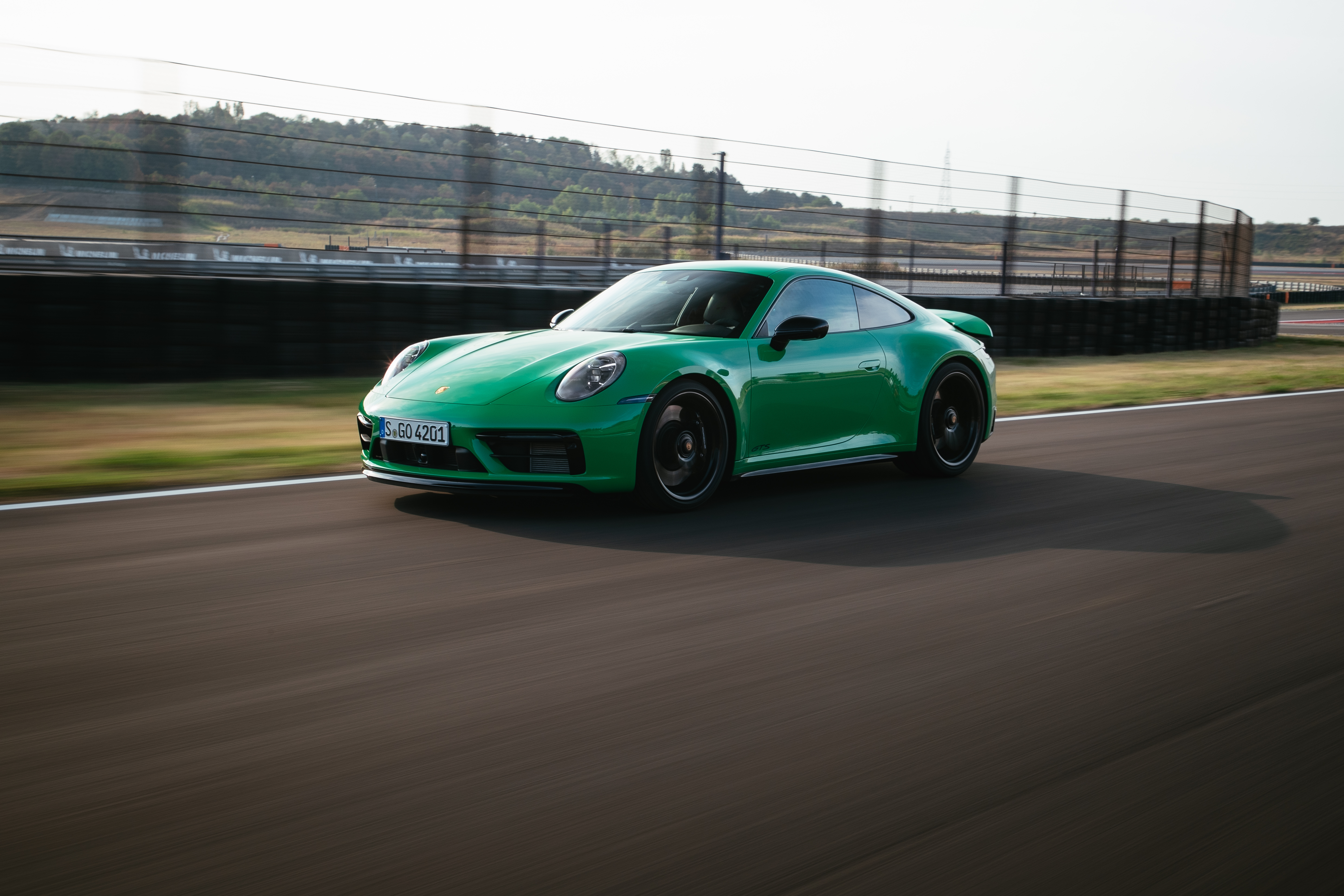 Download mobile wallpaper Porsche, Porsche 911, Vehicles, Porsche 911 Carrera Gts for free.