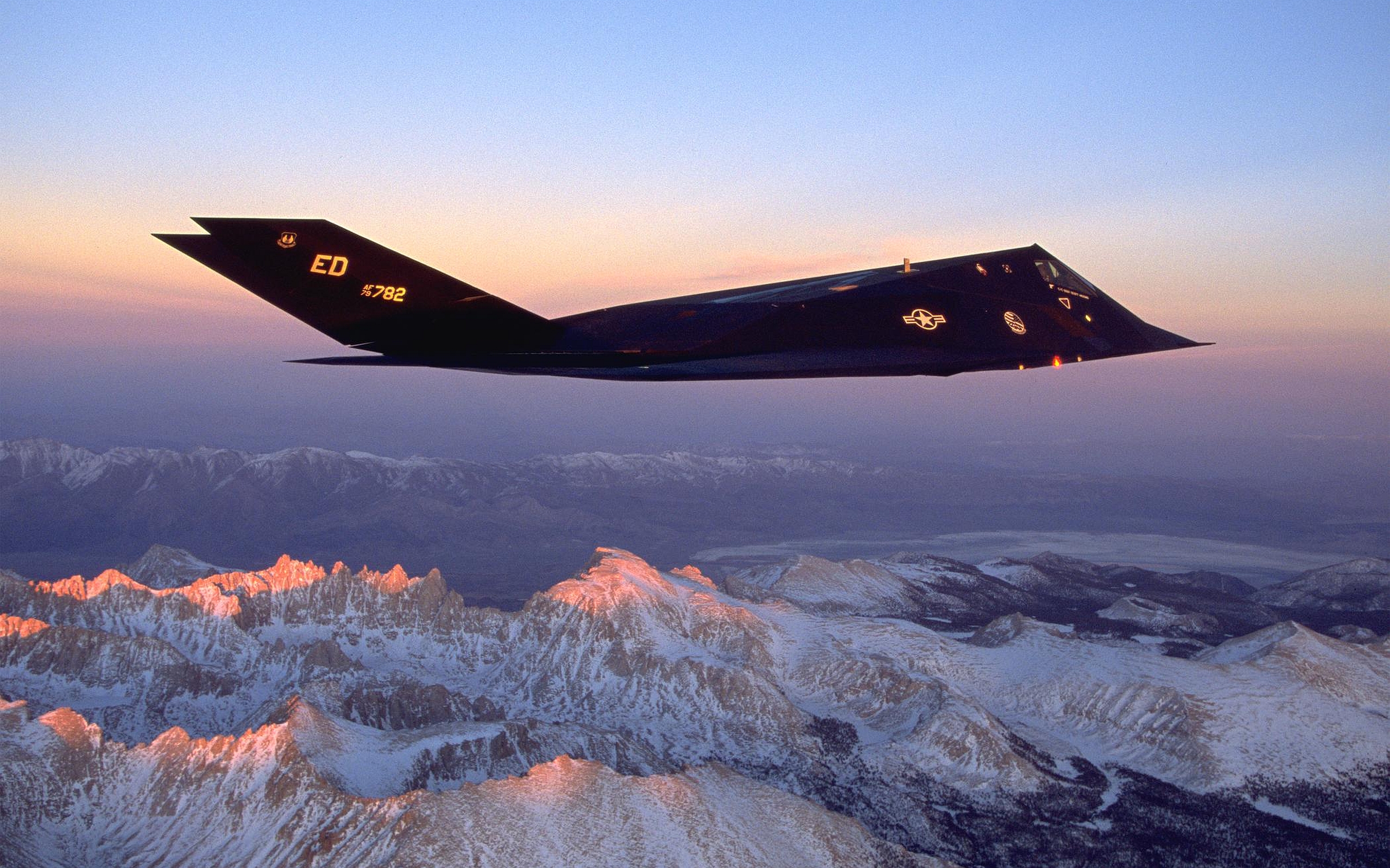 Завантажити шпалери Lockheed F 117 Nighthawk на телефон безкоштовно