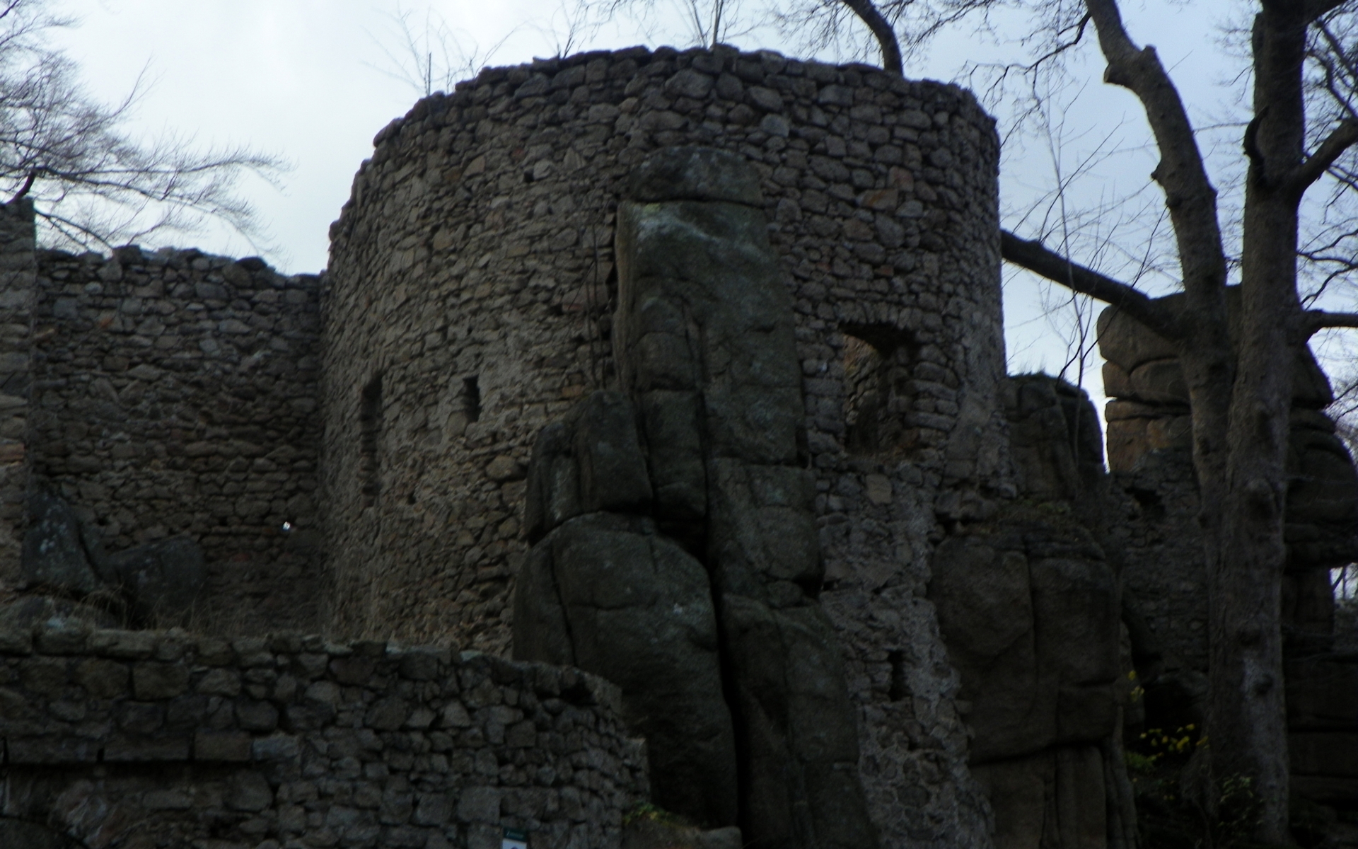 329466 baixar papel de parede feito pelo homem, castelo de bolczów, castelos - protetores de tela e imagens gratuitamente