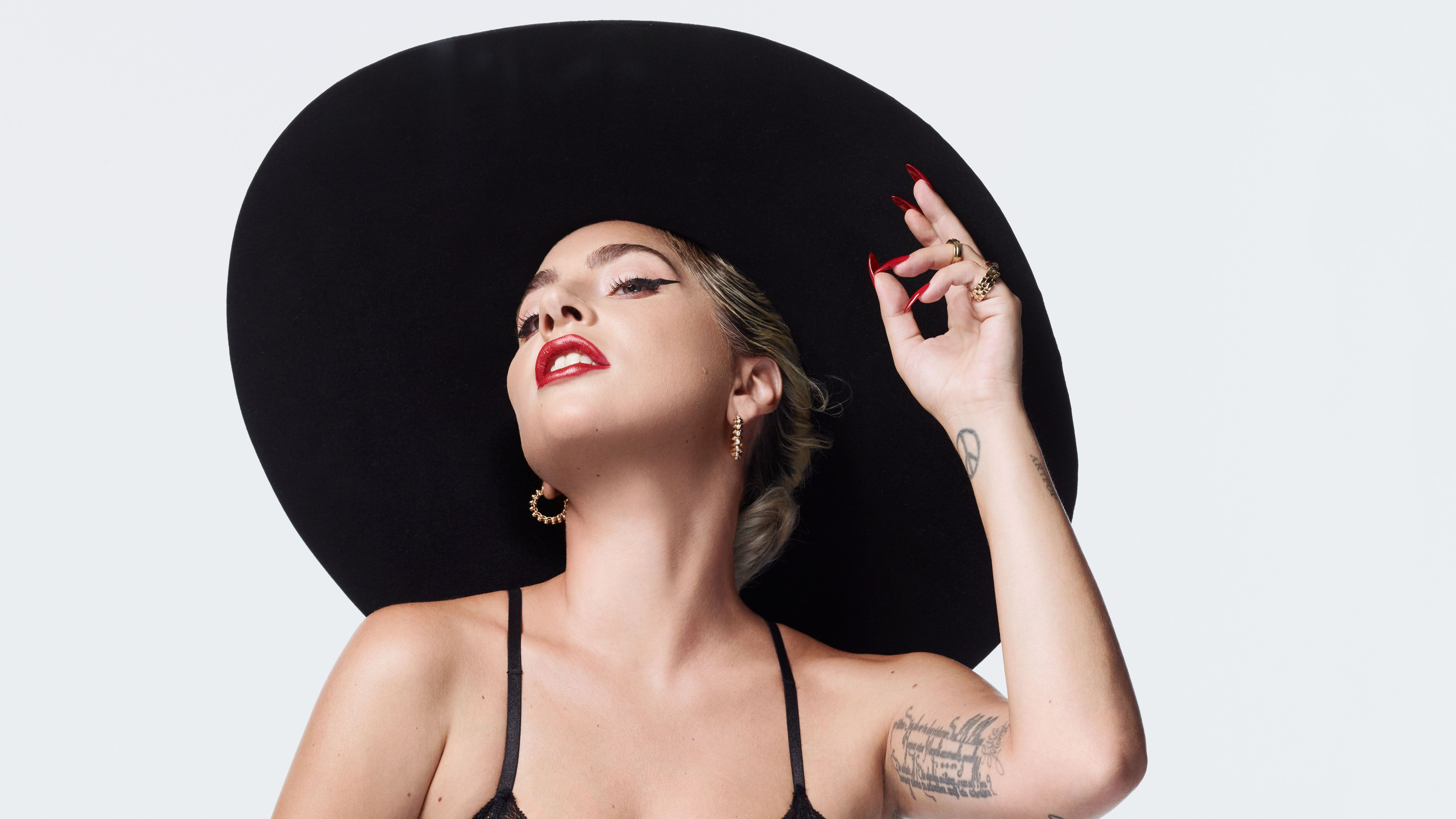 Download mobile wallpaper Music, Singer, Blonde, Hat, American, Lady Gaga, Lipstick for free.