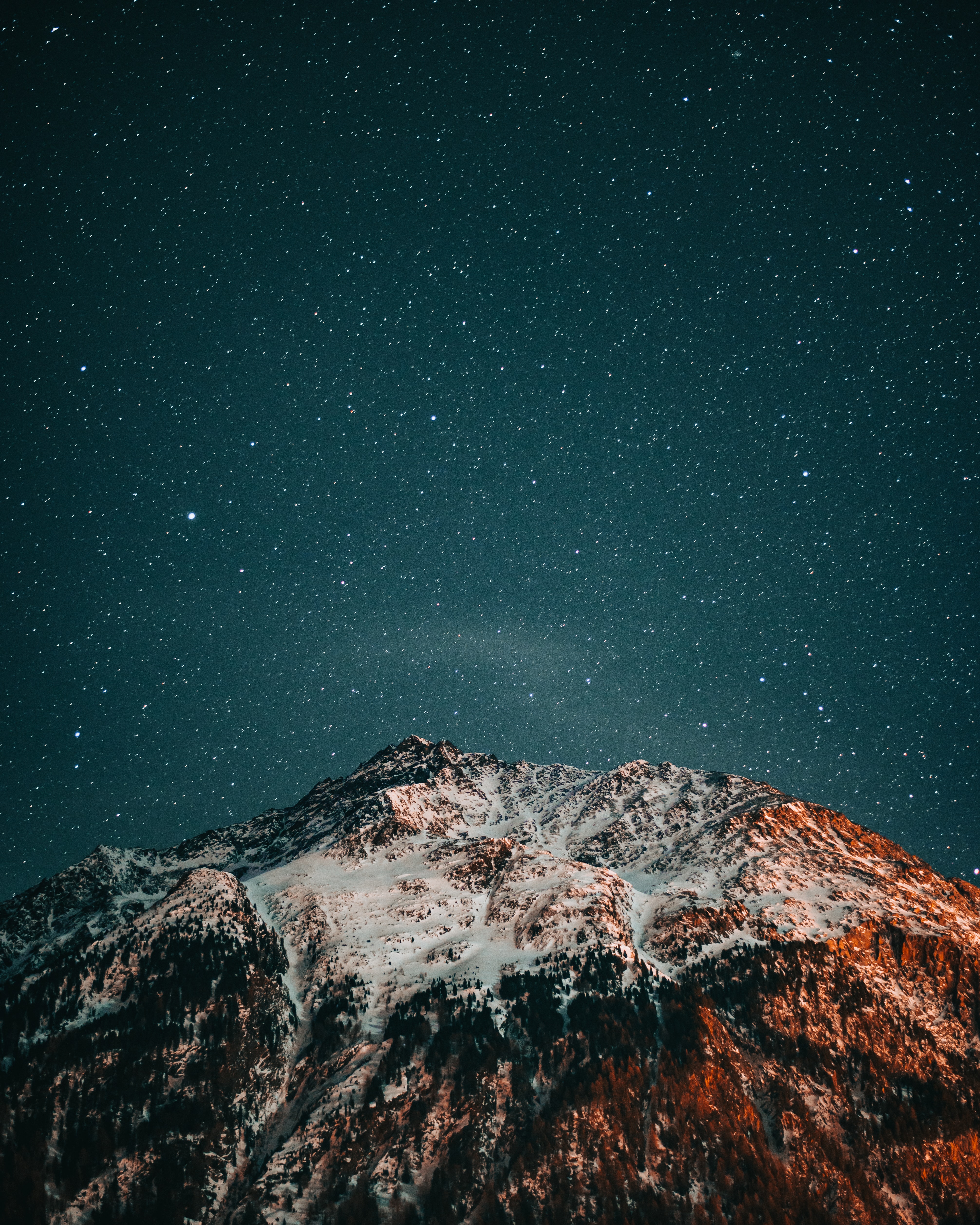 71825 завантажити шпалери гори, вершини, природа, ніч, сніг, вершина, зоряне небо - заставки і картинки безкоштовно
