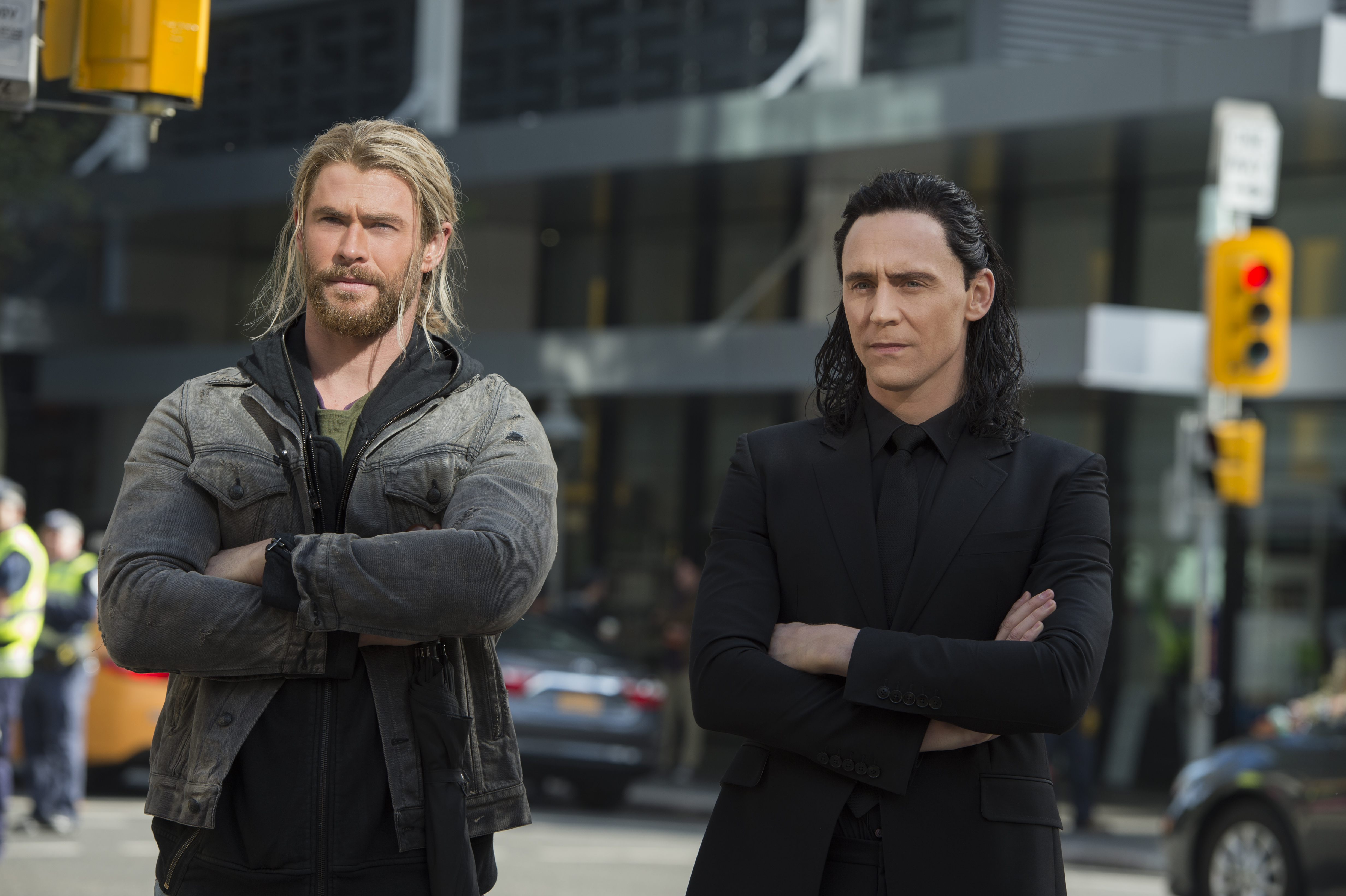 Download mobile wallpaper Movie, Loki (Marvel Comics), Chris Hemsworth, Tom Hiddleston, Thor: Ragnarok for free.