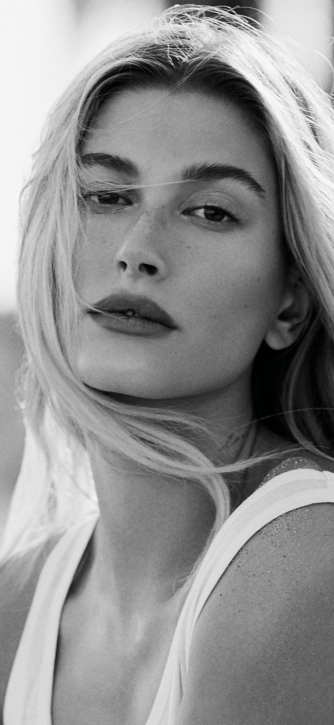 Download mobile wallpaper Model, American, Celebrity, Black & White, Hailey Baldwin for free.