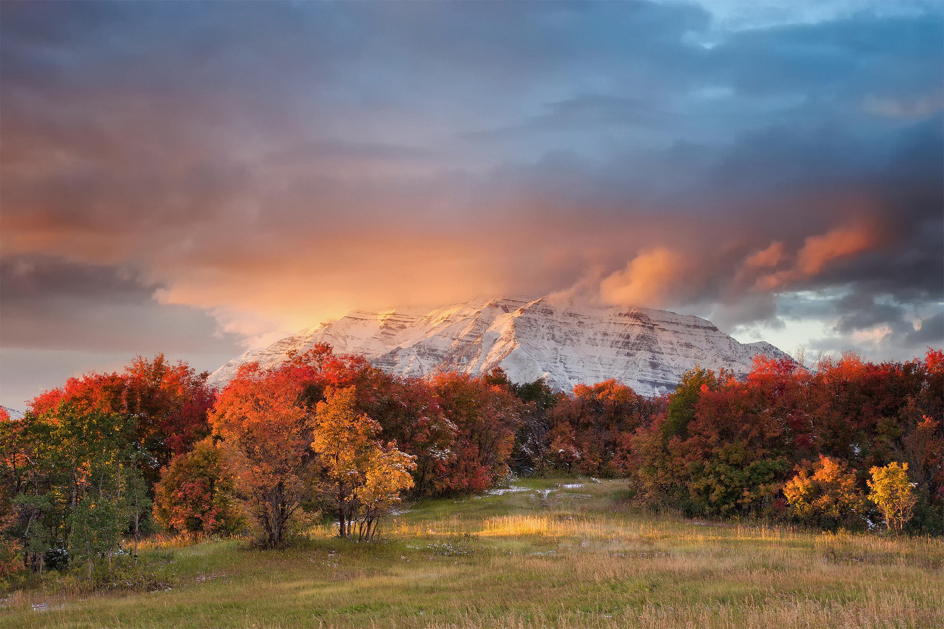 Descarga gratuita de fondo de pantalla para móvil de Cielo, Otoño, Montaña, Bosque, Árbol, Nube, Atardecer, Tierra/naturaleza.