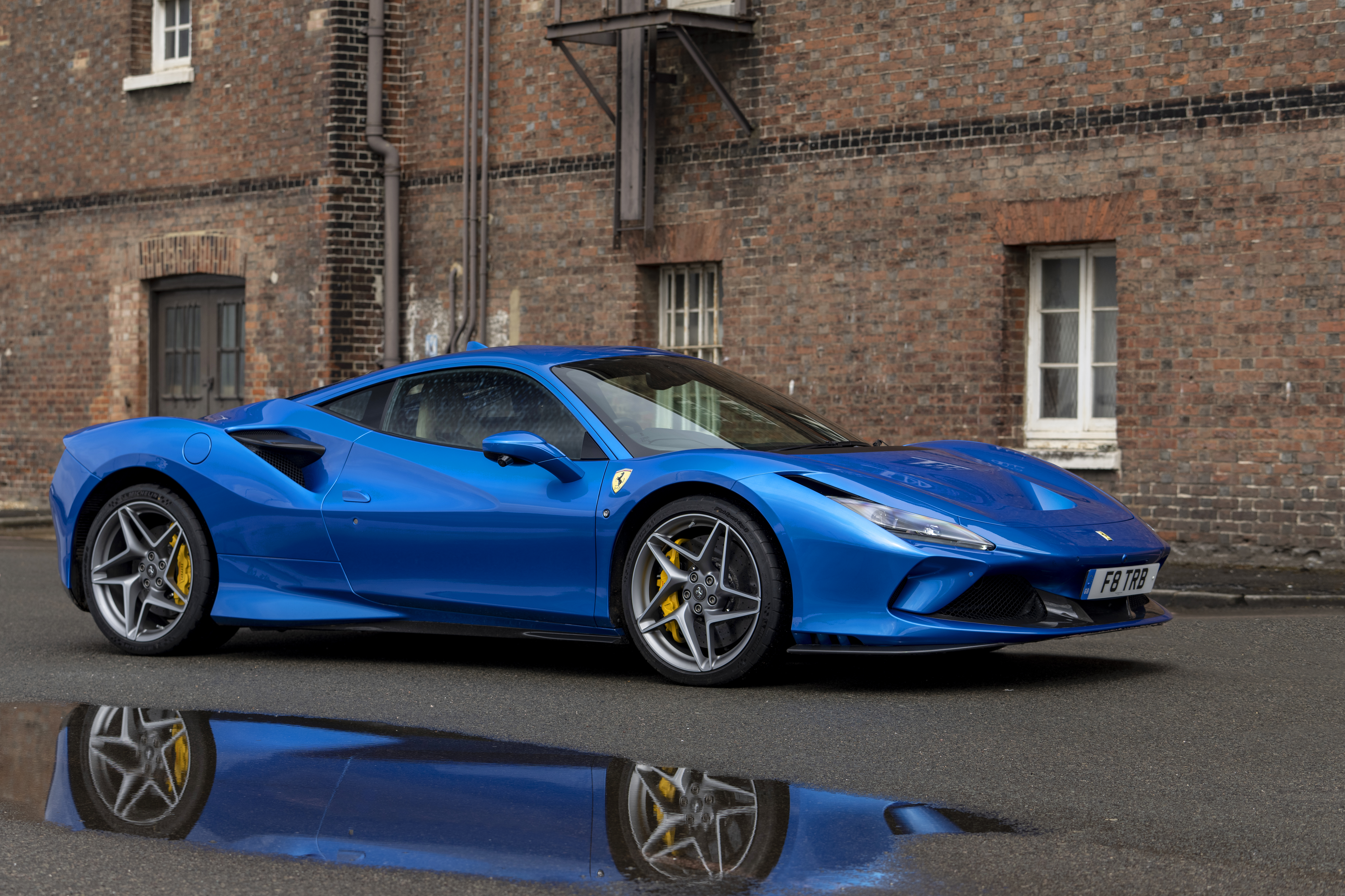Laden Sie das Ferrari, Supersportwagen, Fahrzeuge, Ferrari F8 Tributo-Bild kostenlos auf Ihren PC-Desktop herunter