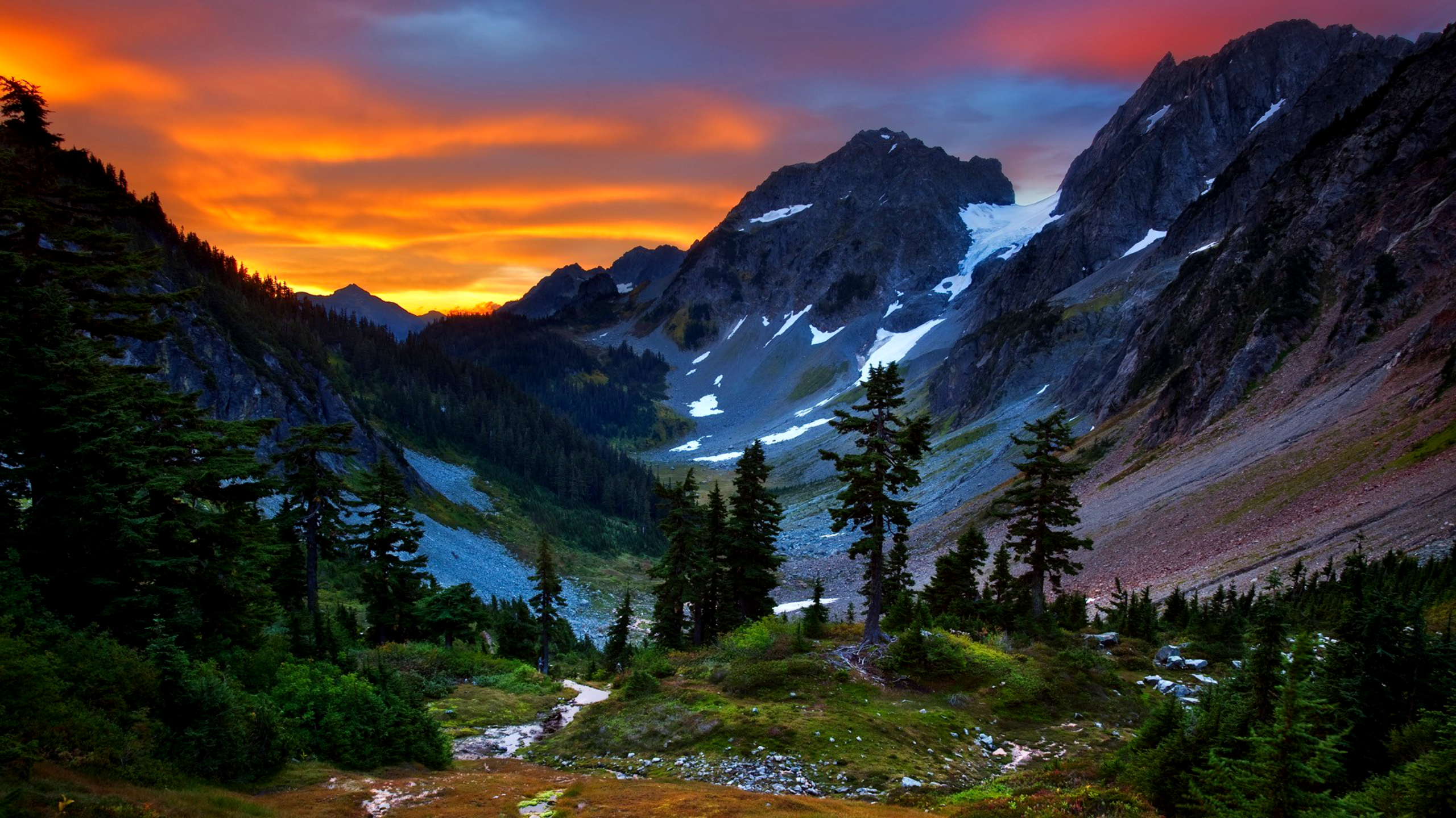 212711 скачать картинку гора, горы, закат, земля/природа, ландшафт, небо, дерево, долина - обои и заставки бесплатно