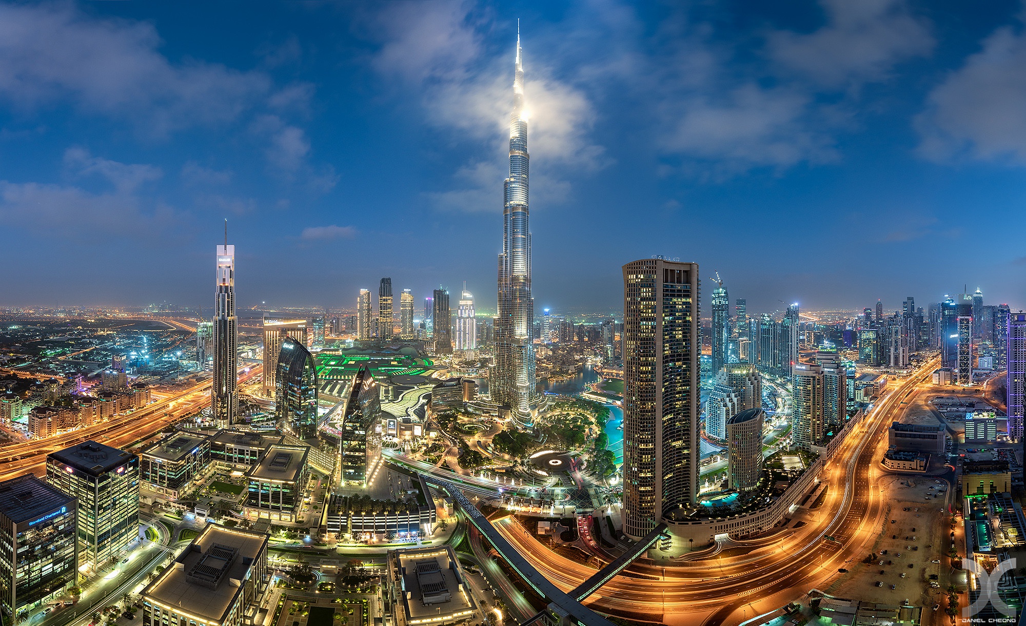 Laden Sie das Städte, Wolkenkratzer, Gebäude, Dubai, Vereinigte Arabische Emirate, Nacht, Burj Khalifa, Menschengemacht, Großstadt-Bild kostenlos auf Ihren PC-Desktop herunter
