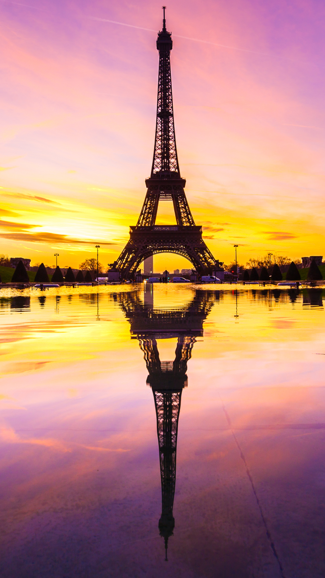 Handy-Wallpaper Paris, Eiffelturm, Sonnenaufgang, Dämmerung, Monument, Monumente, Menschengemacht, Spiegelung, Betrachtung kostenlos herunterladen.