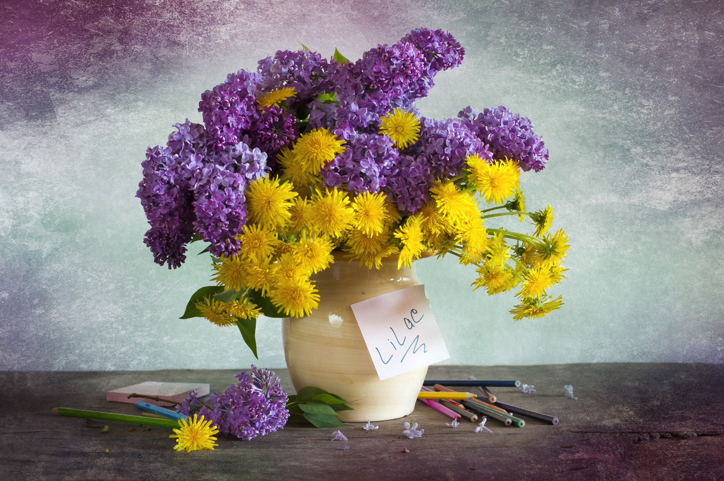 Laden Sie das Löwenzahn, Blume, Vase, Fotografie, Gelbe Blume, Lila Blume, Stillleben, Flieder-Bild kostenlos auf Ihren PC-Desktop herunter