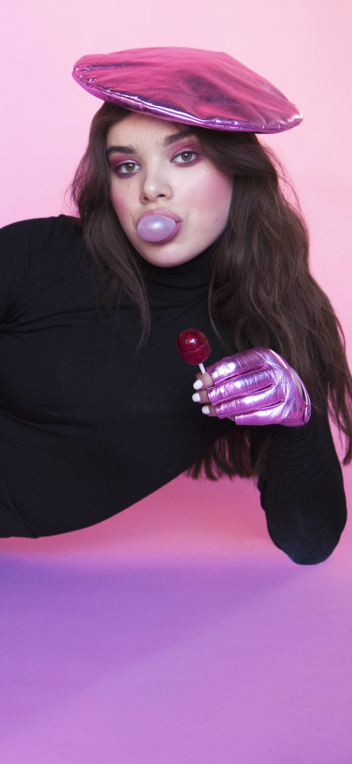 Download mobile wallpaper Lollipop, Celebrity, Hailee Steinfeld, Bubble Gum for free.