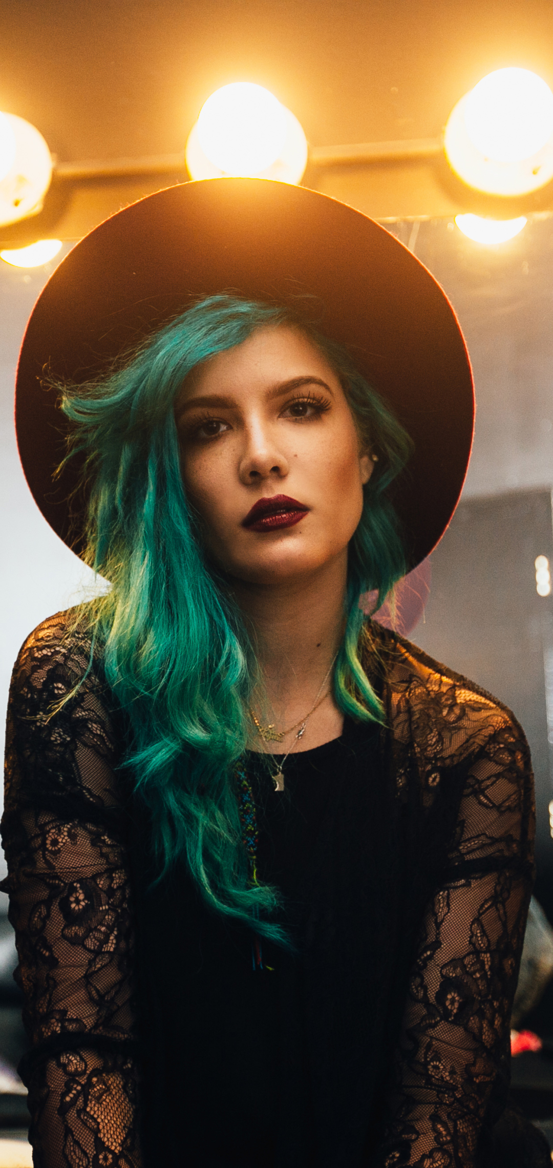 Download mobile wallpaper Music, Singer, Hat, Blue Hair, Lipstick, Halsey, Halsey (Singer) for free.