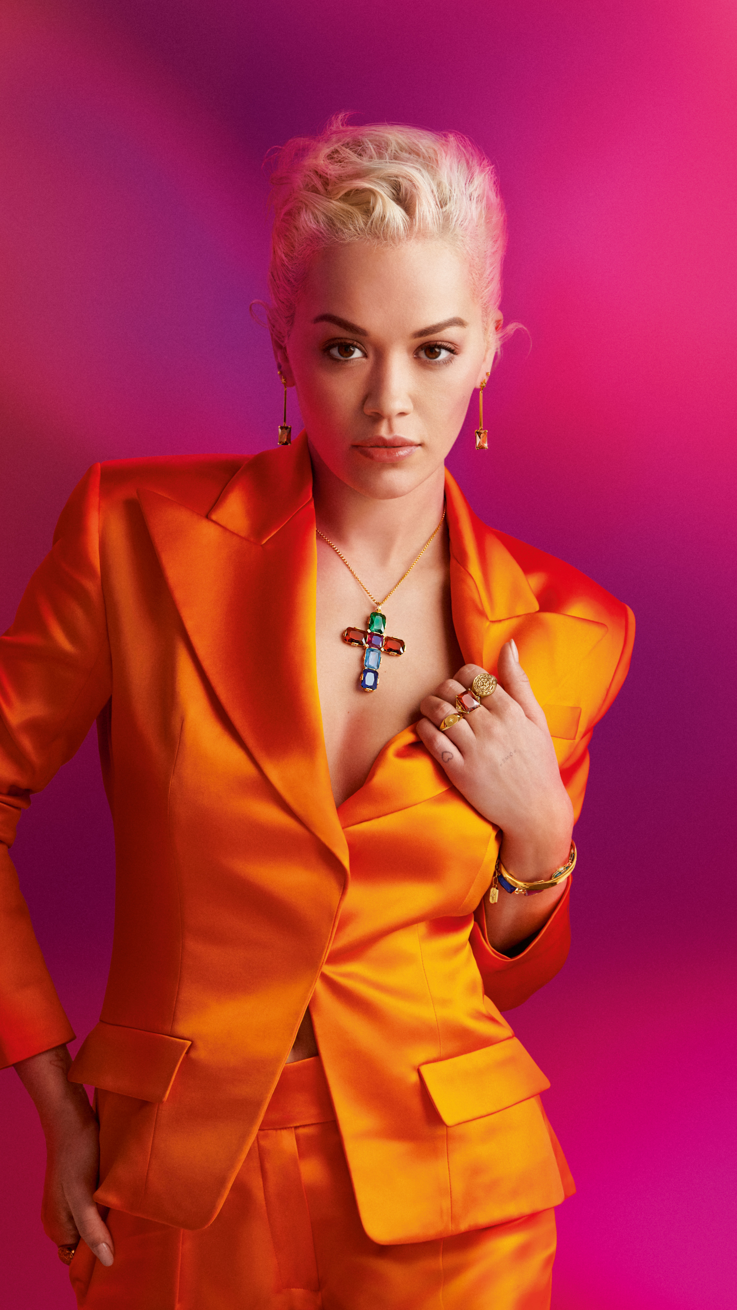 Download mobile wallpaper Music, Singer, Blonde, English, Short Hair, Rita Ora for free.