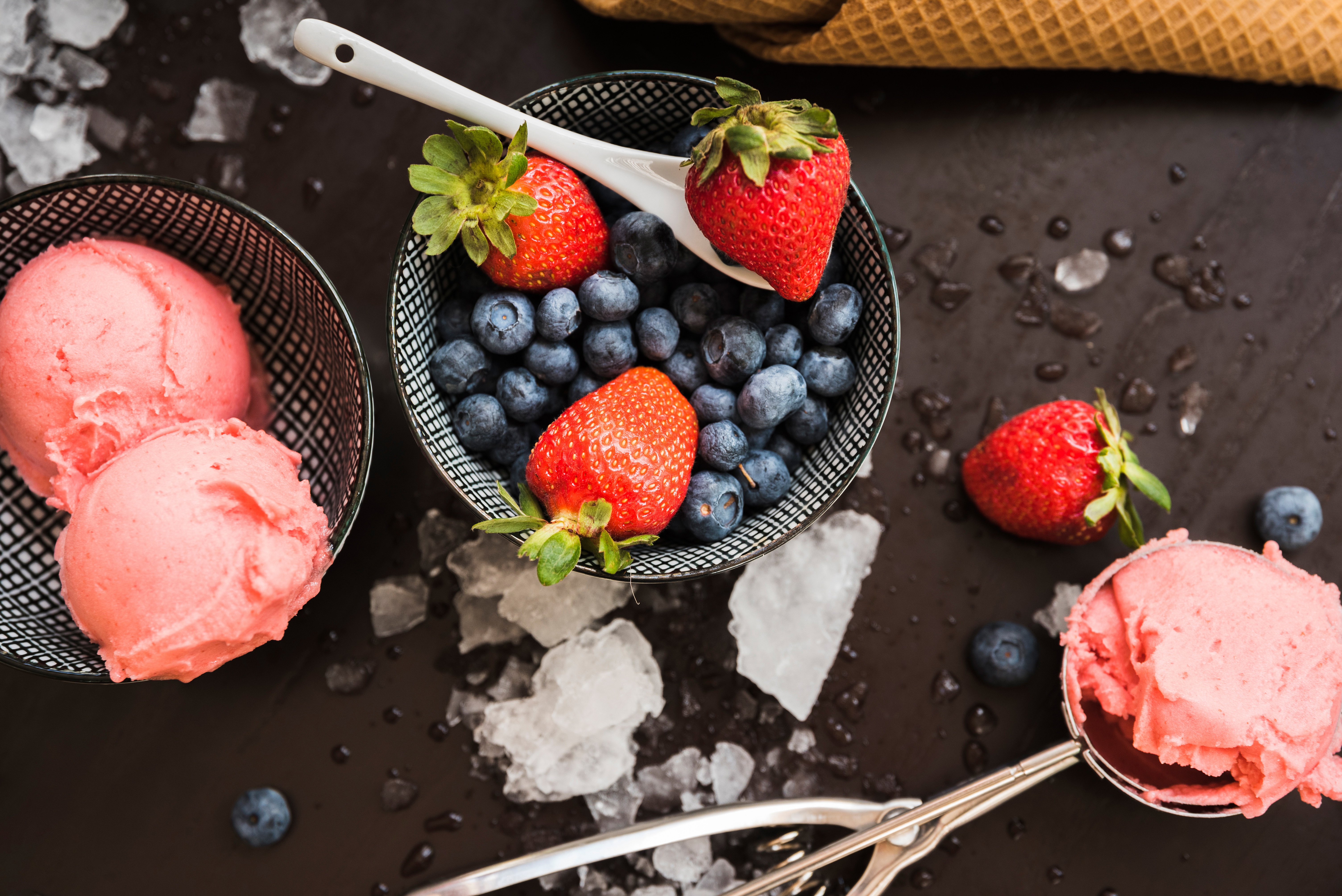 Free download wallpaper Food, Strawberry, Blueberry, Ice Cream, Still Life, Berry on your PC desktop