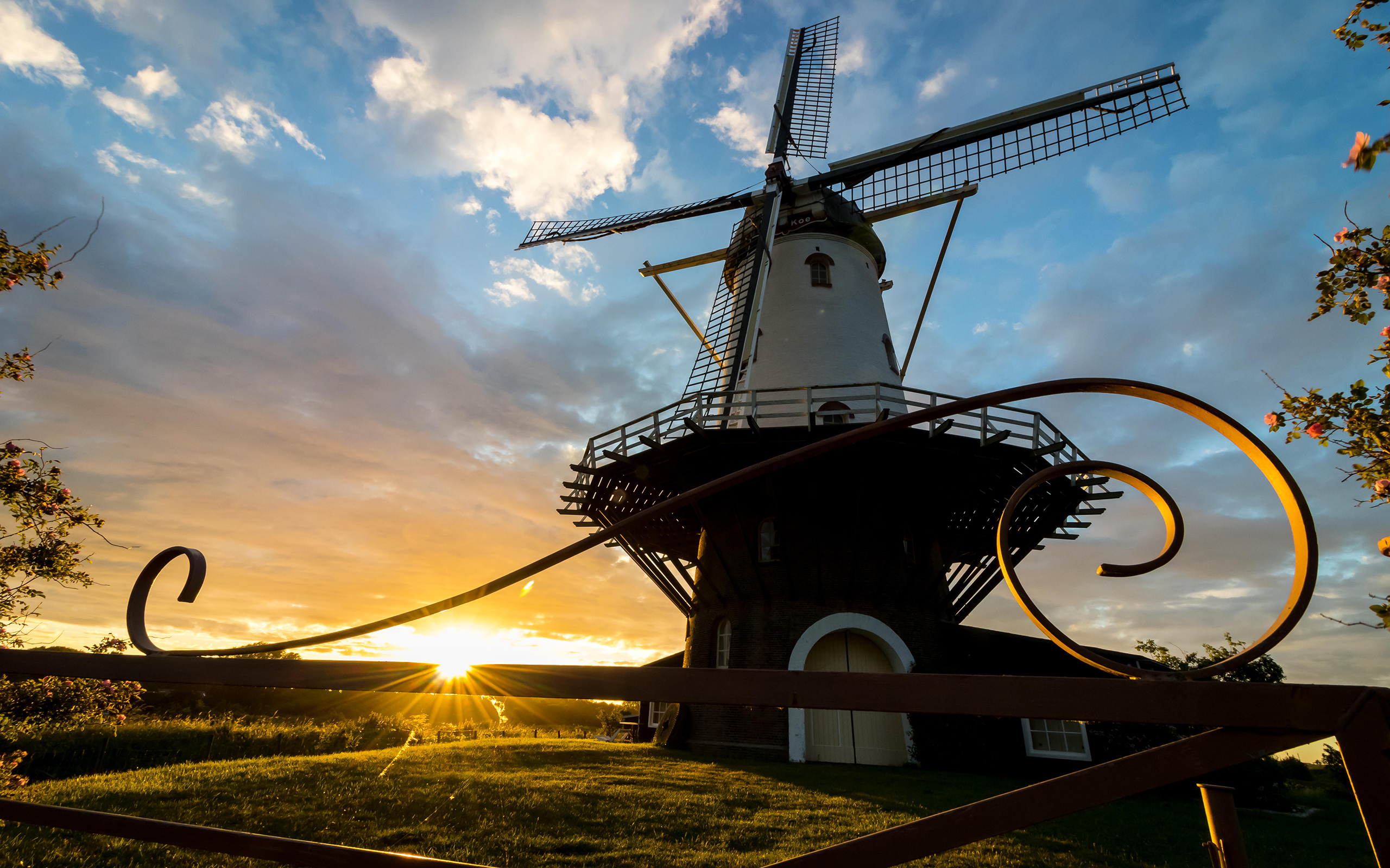 Handy-Wallpaper Sonnenaufgang, Wolke, Windmühle, Sonnenstrahl, Menschengemacht kostenlos herunterladen.