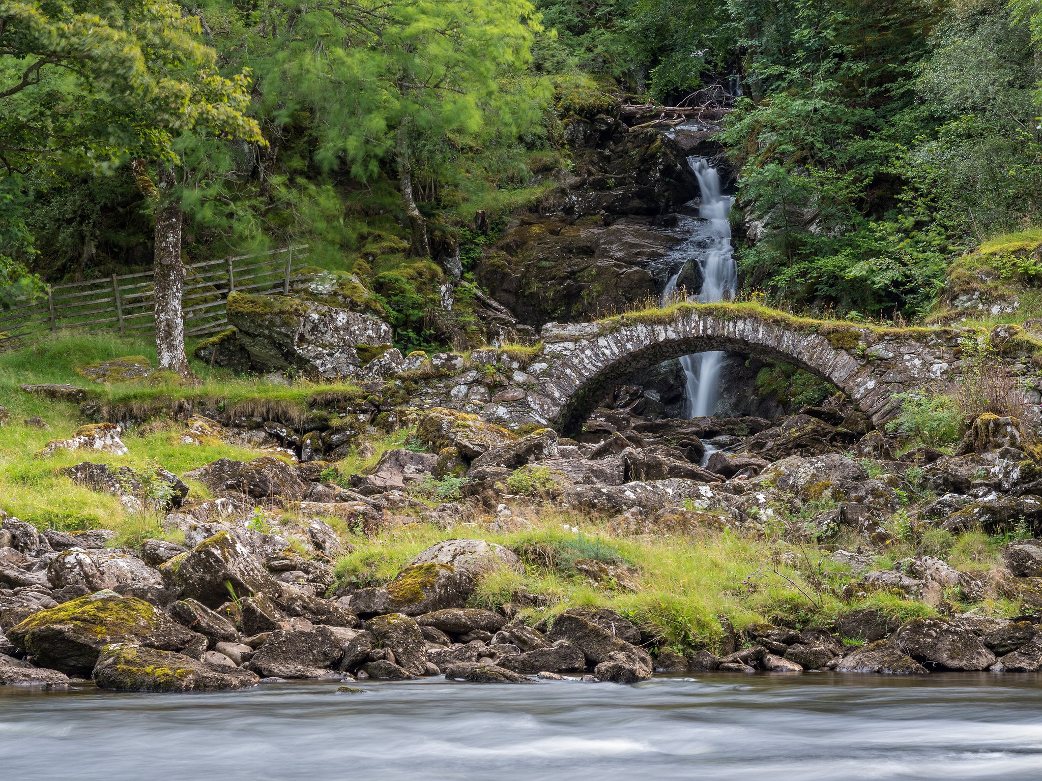 Скачать картинку Водопады, Водопад, Шотландия, Земля/природа в телефон бесплатно.