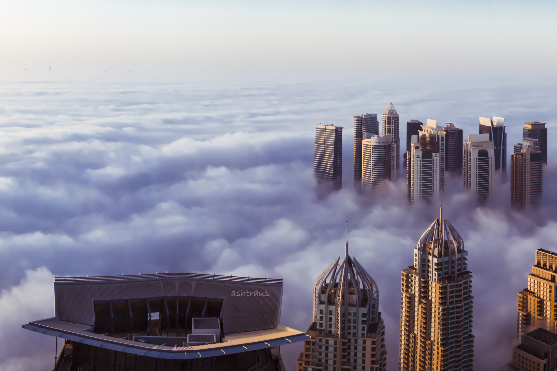 1179822 скачать обои сделано человеком, дубай, объединенные арабские эмираты, объединённые арабские эмираты, шейх заид авеню, туман, панорама, облака, облако, города - заставки и картинки бесплатно