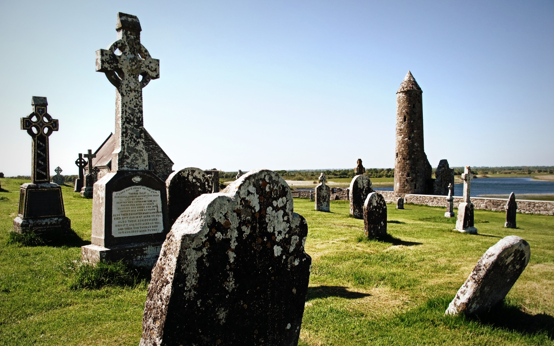 Handy-Wallpaper Architektur, Turm, Irland, Kreuz, Kloster, Religiös, Friedhof, Clonmacnoise, Clonmacnoise Kloster kostenlos herunterladen.