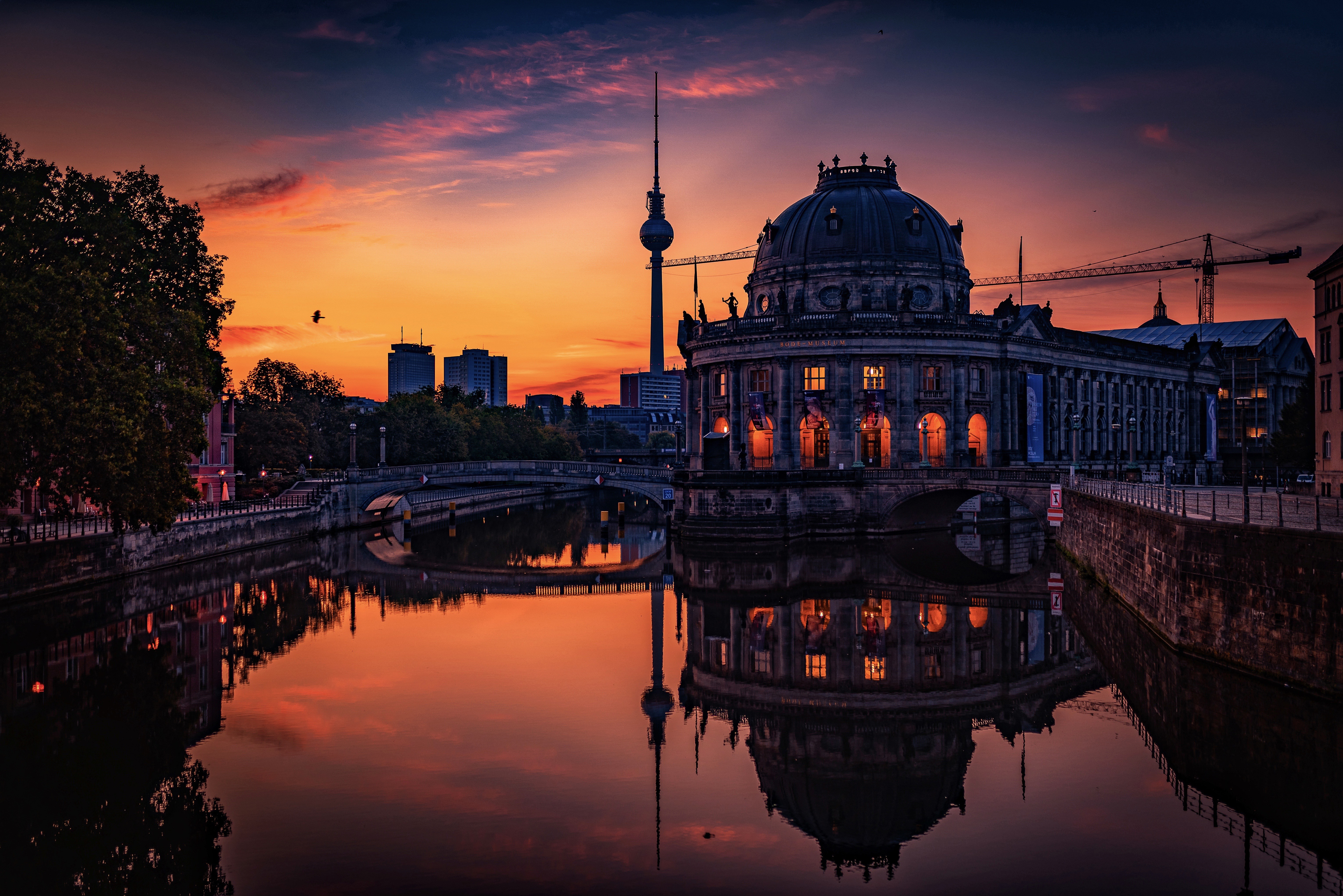 Laden Sie das Berlin, Deutschland, Museum, Menschengemacht, Spiegelung-Bild kostenlos auf Ihren PC-Desktop herunter