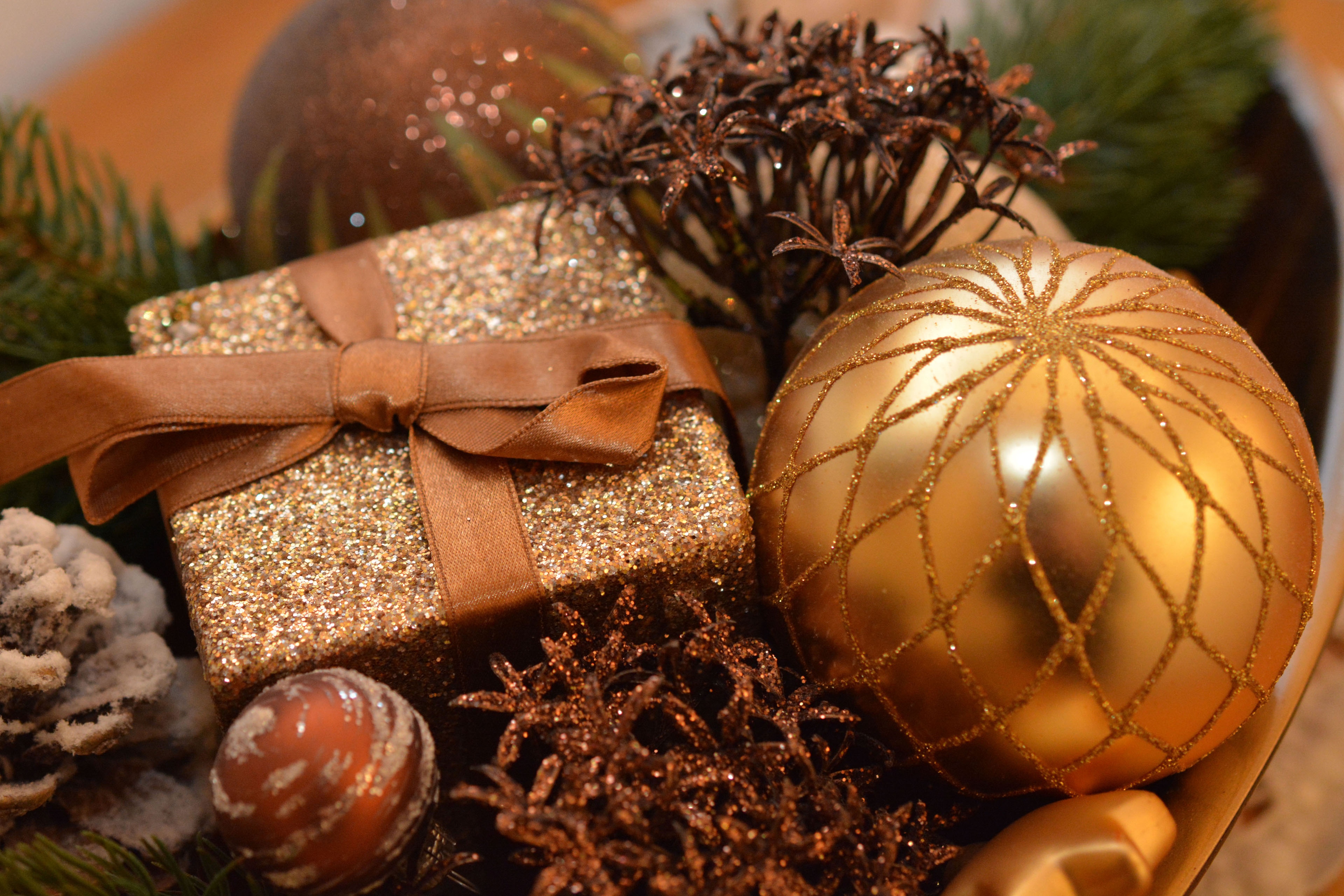 Baixar papel de parede para celular de Natal, Bugiganga, Presente, Enfeites De Natal, Feriados gratuito.