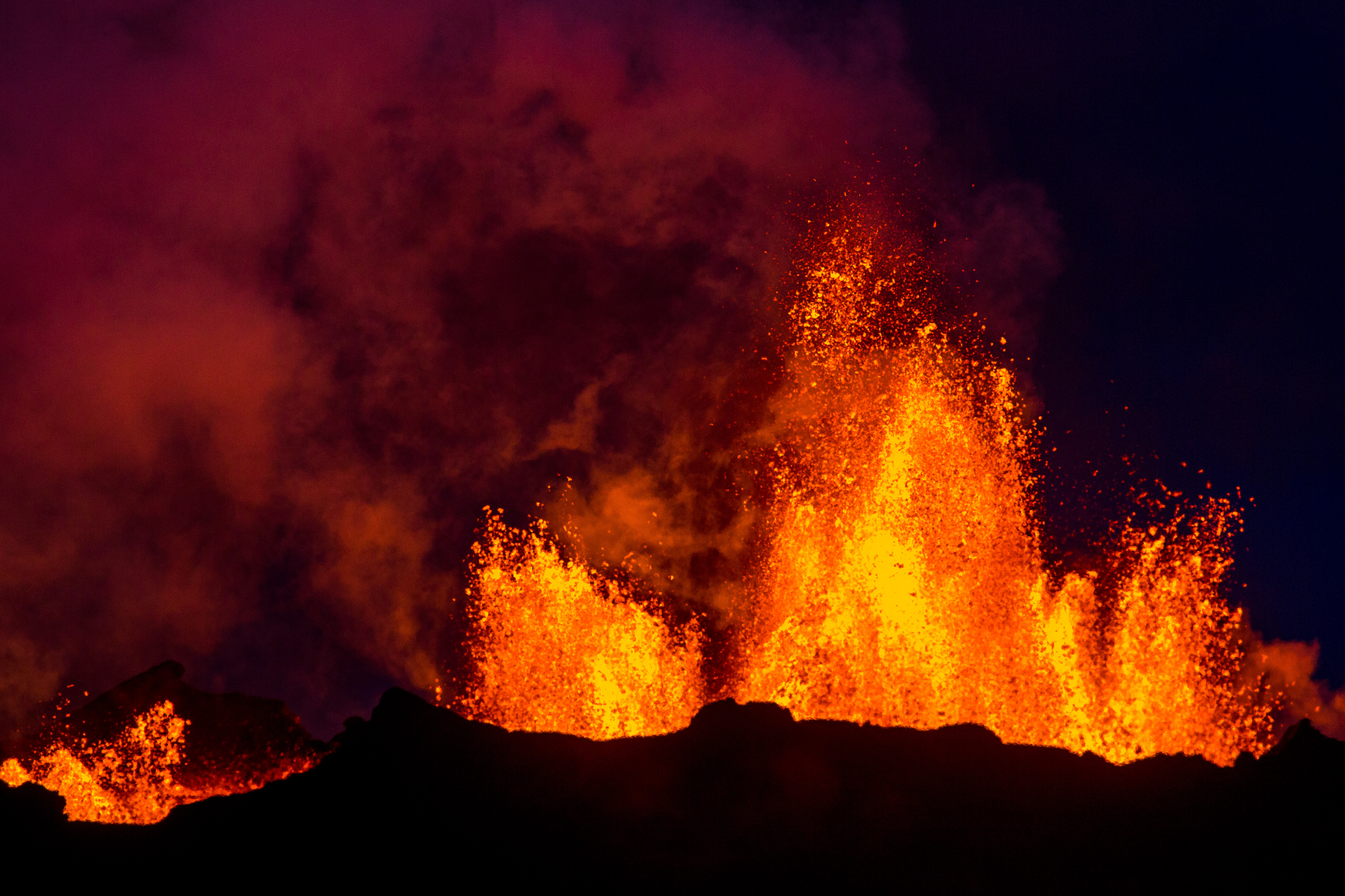 380549 Hintergrundbild herunterladen erde/natur, bárðarbunga, eruption, island, lava, natur, nacht, rauch, vulkan, vulkane - Bildschirmschoner und Bilder kostenlos