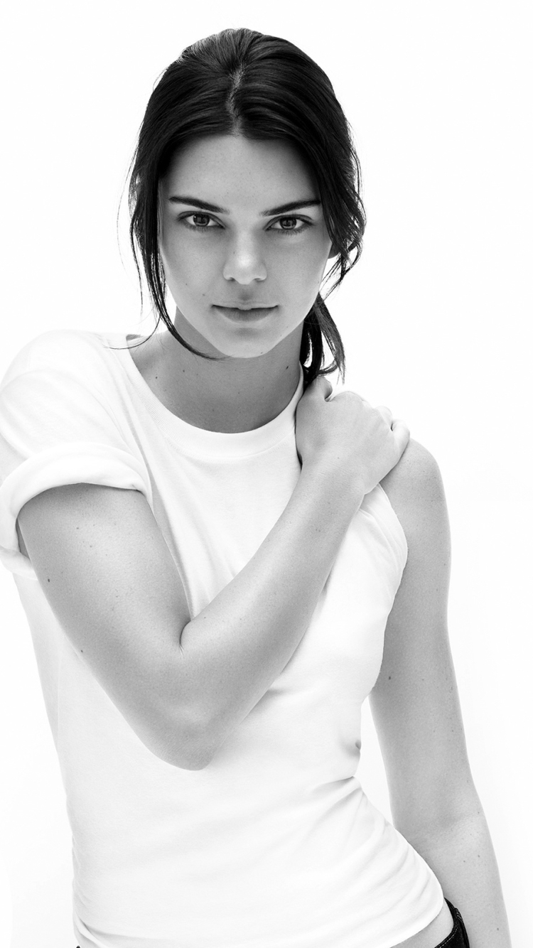 Download mobile wallpaper Monochrome, Model, American, Celebrity, Black & White, Kendall Jenner for free.