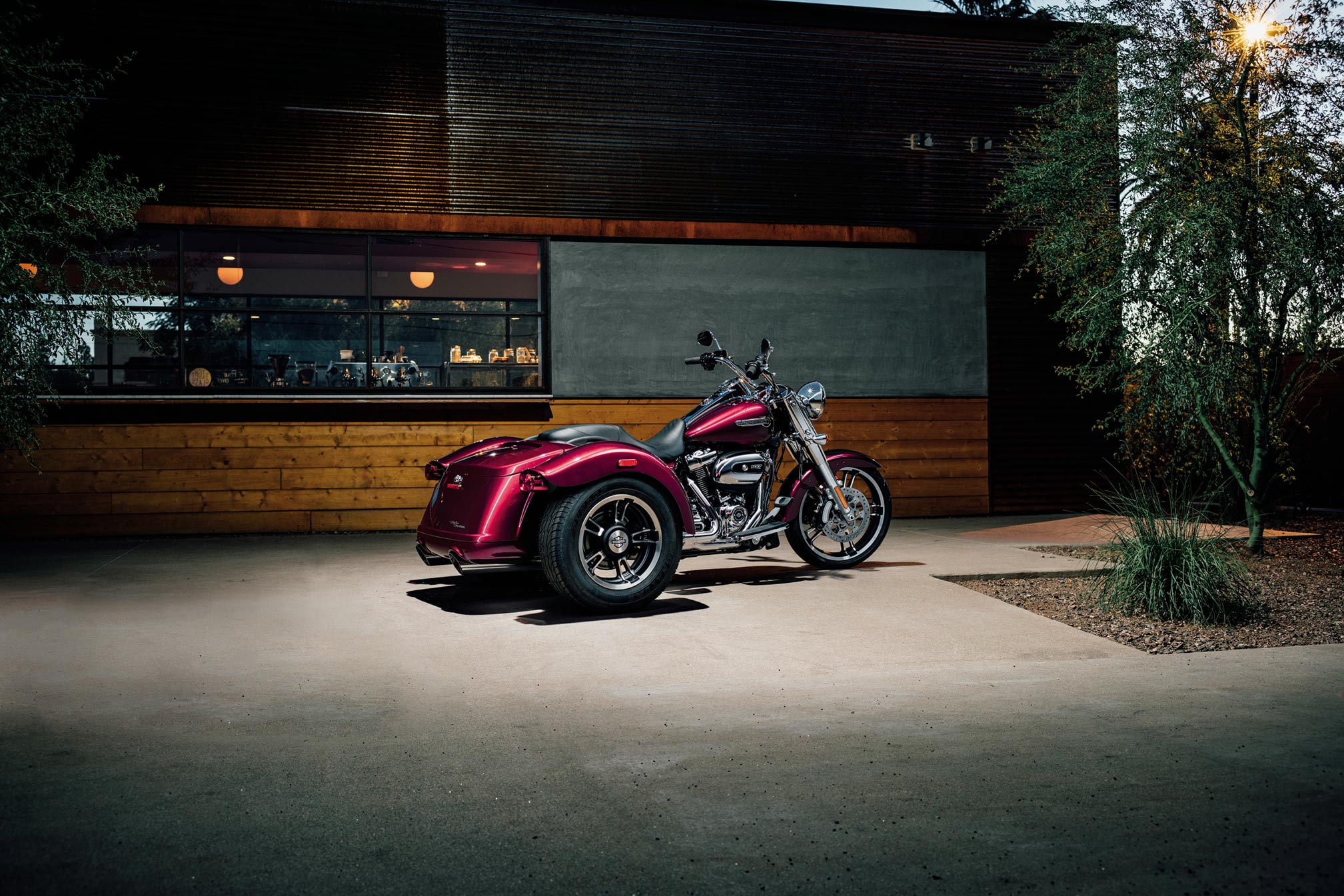 Завантажити шпалери Harley Davidson Freewheeler на телефон безкоштовно