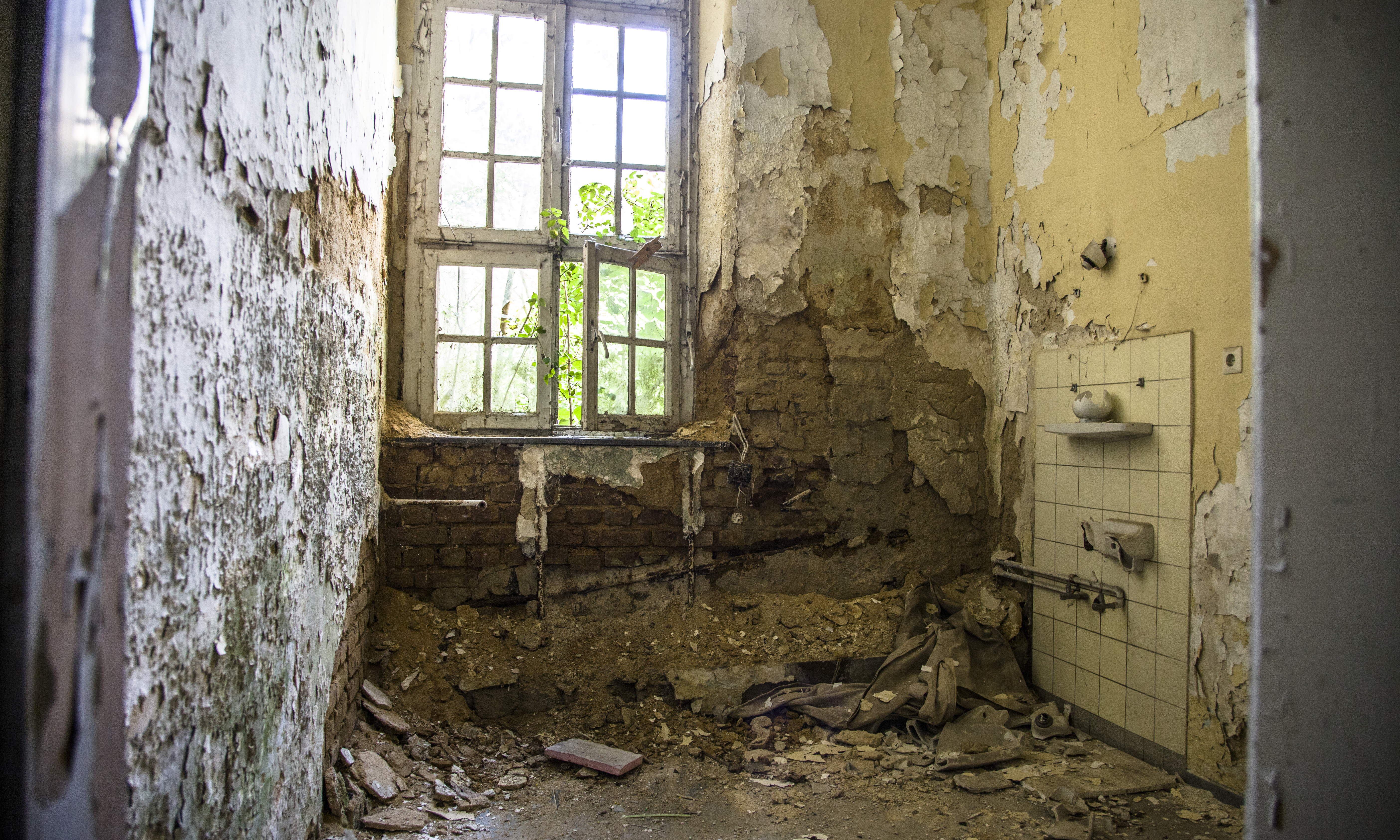 Download mobile wallpaper Hdr, Urban, Ruin, Germany, Man Made for free.