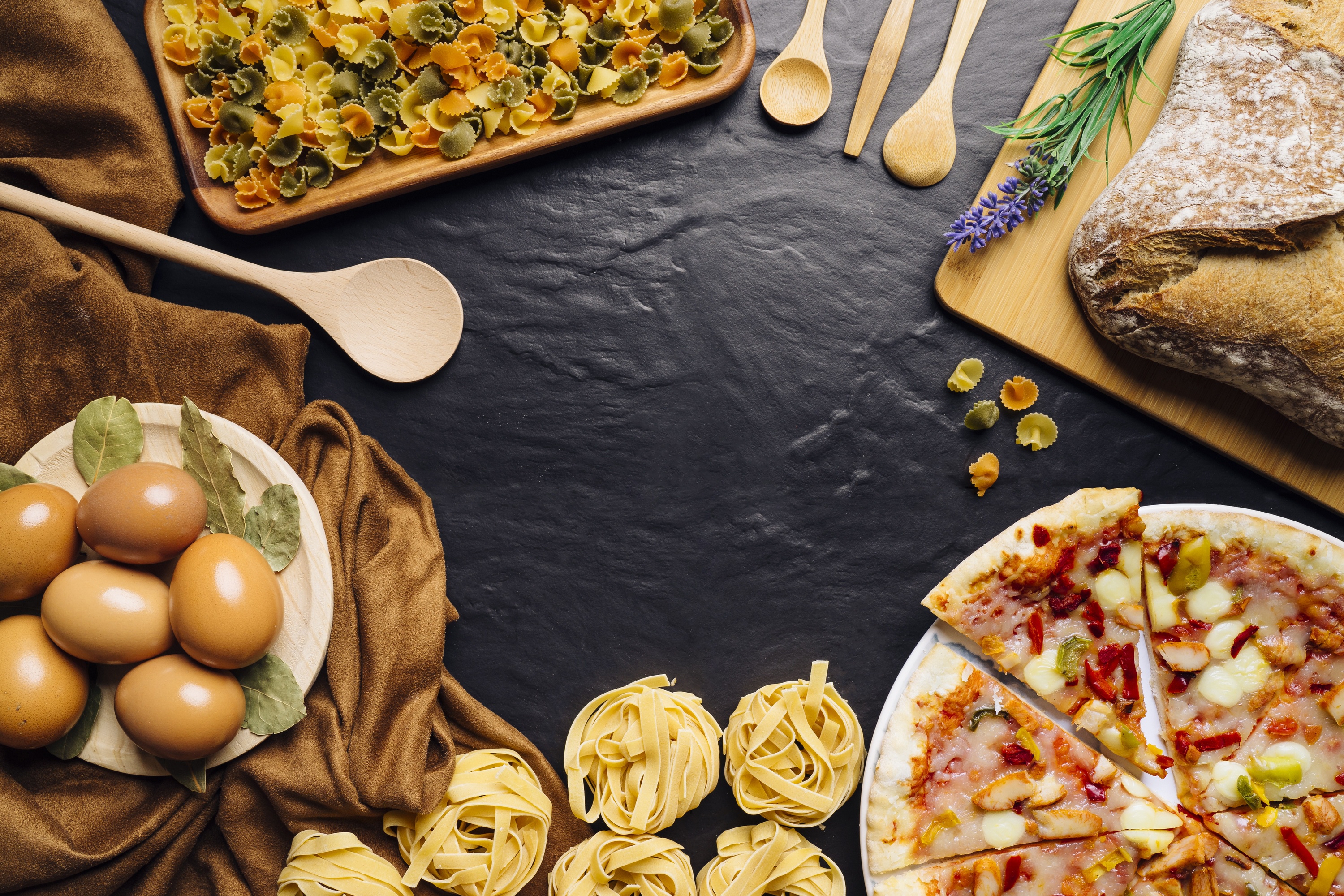 Скачати мобільні шпалери Піца, Натюрморт, Яйце, Хліб, Паста, Харчування безкоштовно.