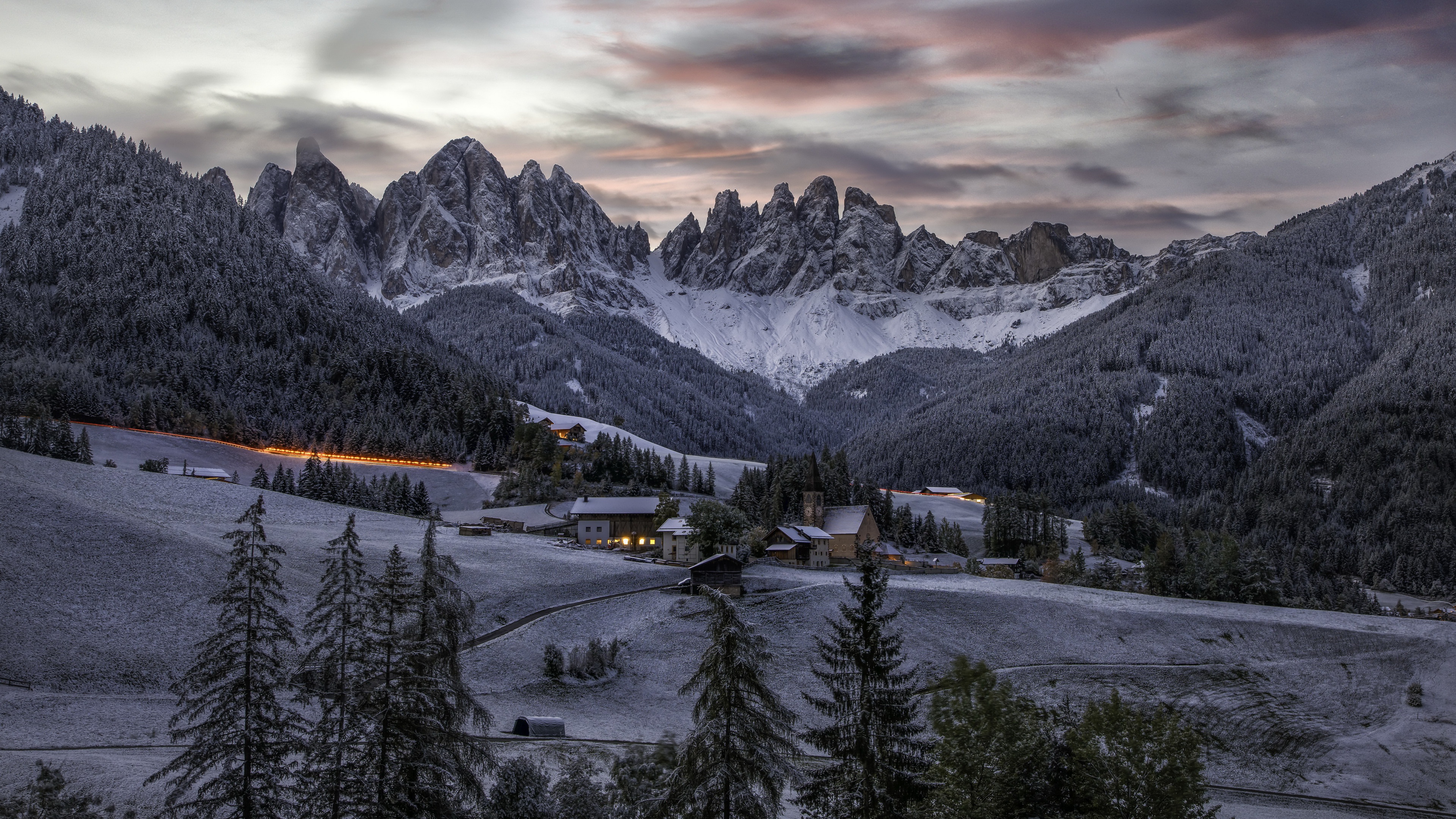 Handy-Wallpaper Winter, Italien, Alpen, Dorf, Dolomiten, Menschengemacht, Santa Maddalena kostenlos herunterladen.