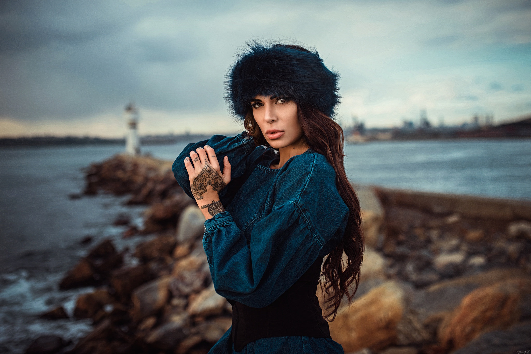 Download mobile wallpaper Tattoo, Hat, Brunette, Model, Women, Brown Eyes, Long Hair, Depth Of Field for free.