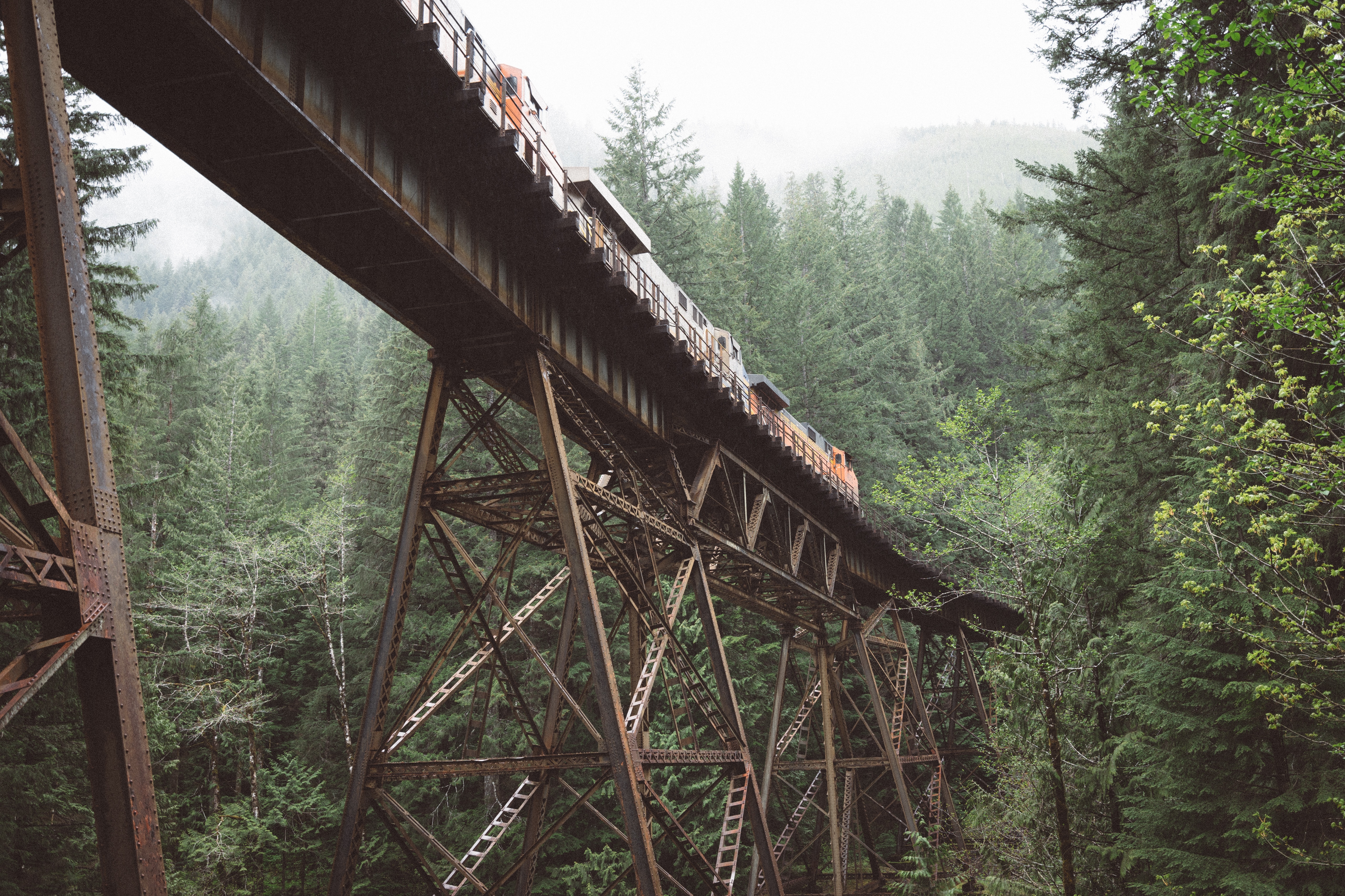 Скачать обои Железнодорожный Мост на телефон бесплатно