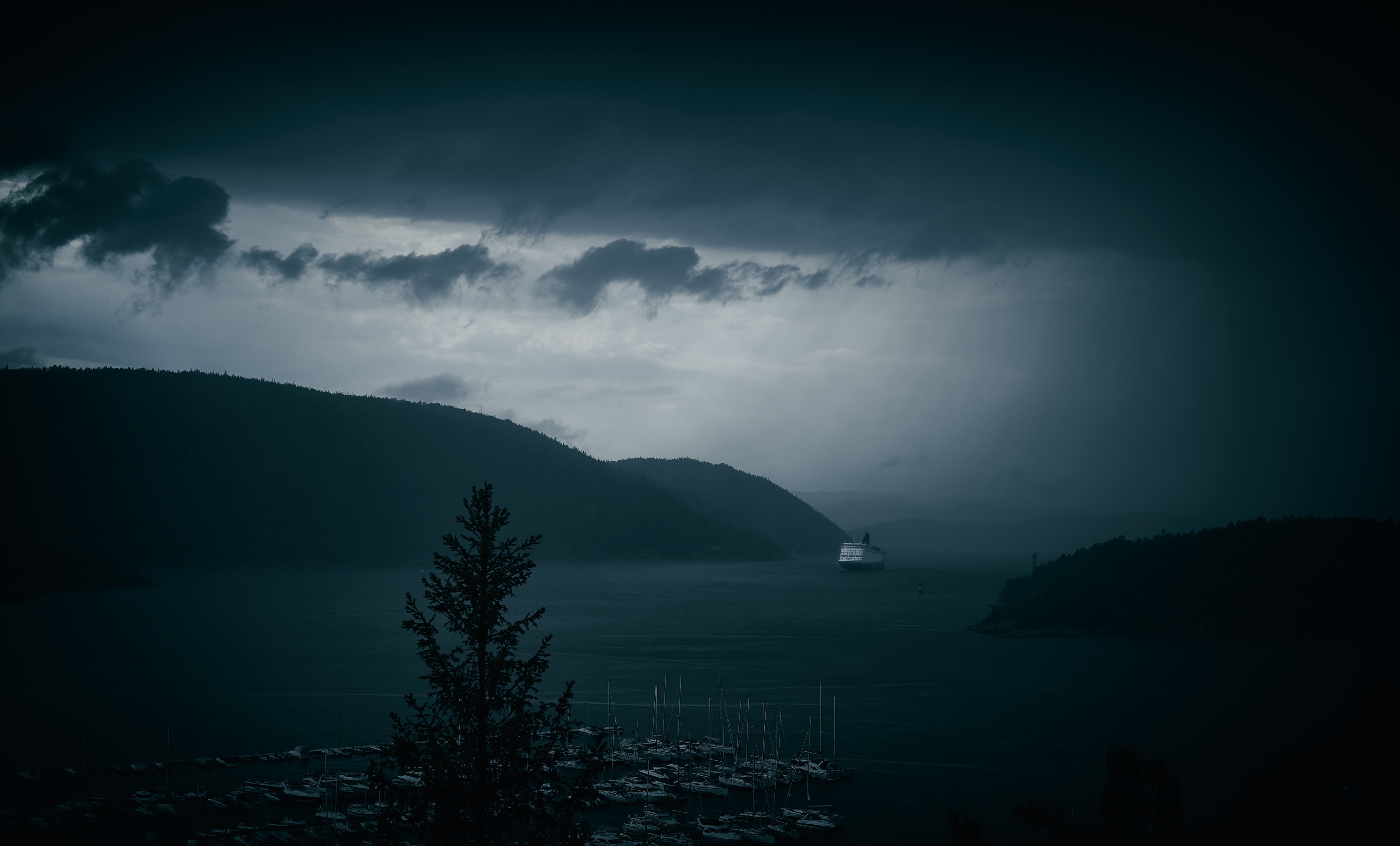 ships, nature, sea, dark, fog, port, bay Image for desktop