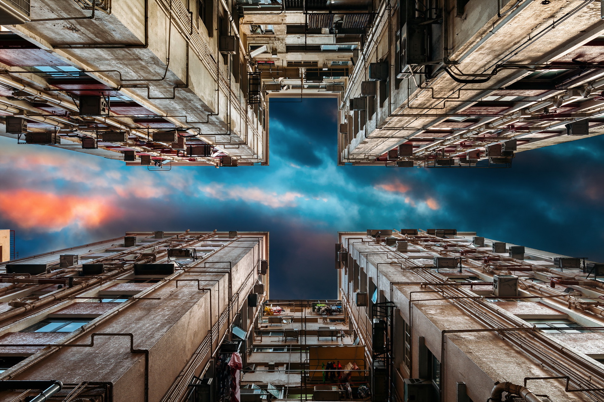 Baixar papel de parede para celular de Pôr Do Sol, Céu, Arranha Céu, Construção, Feito Pelo Homem gratuito.