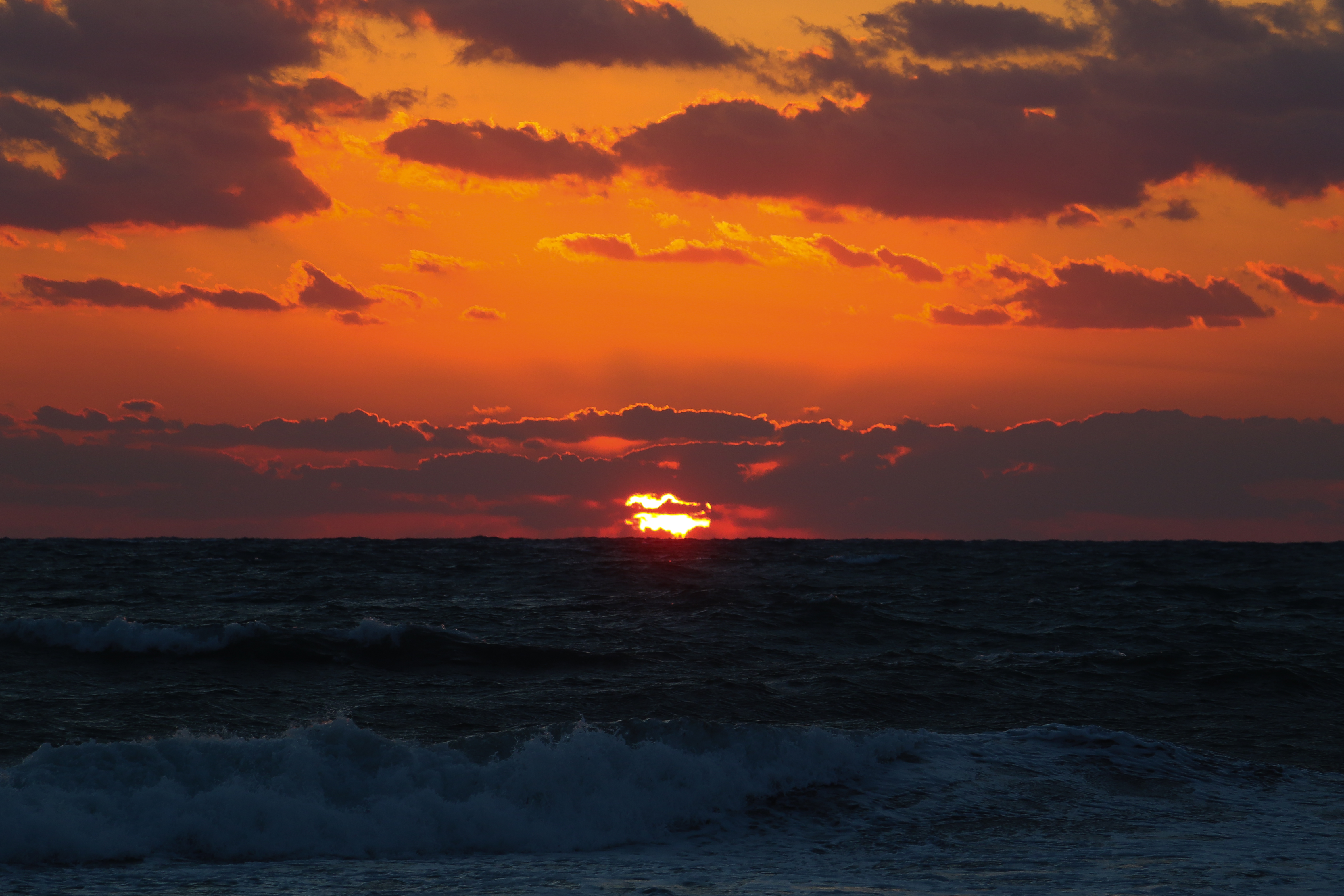 Free download wallpaper Sunset, Clouds, Horizon, Nature, Waves on your PC desktop
