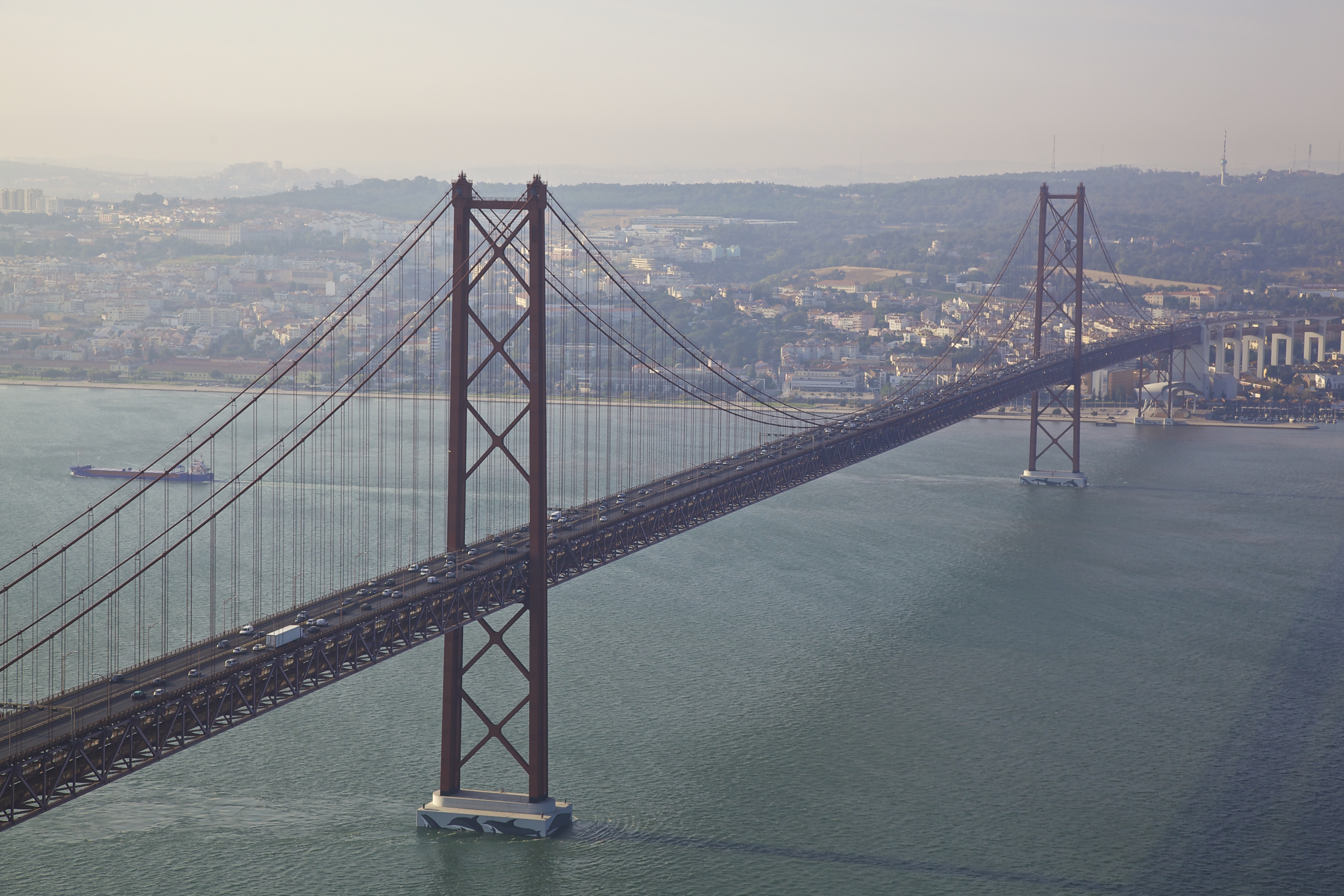 357961 скачать картинку португалия, лиссабон, сделано человеком, мост 25 апреля, алмада, мост, река, река тежу, мосты - обои и заставки бесплатно