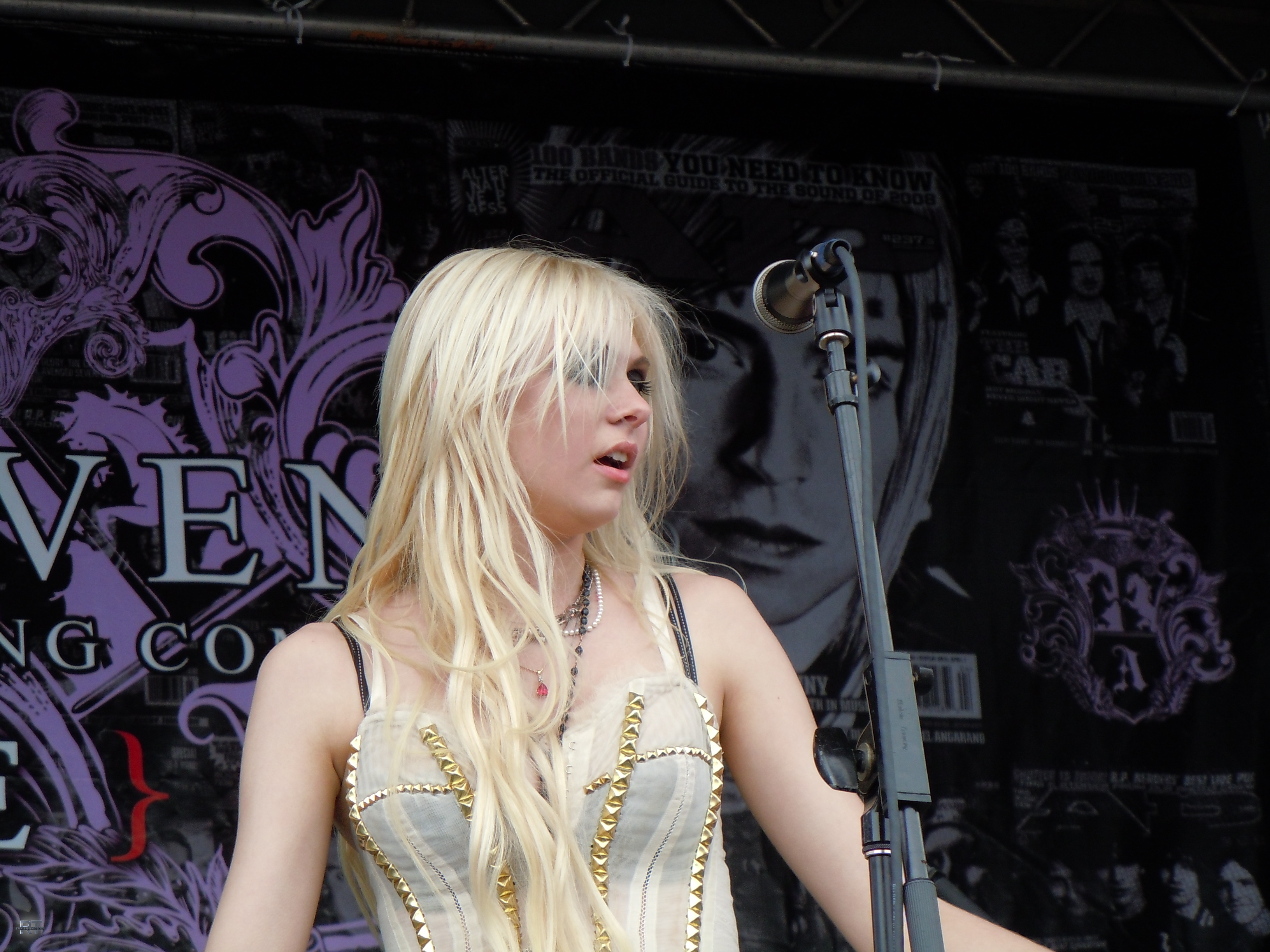 Download mobile wallpaper Music, Taylor Momsen for free.